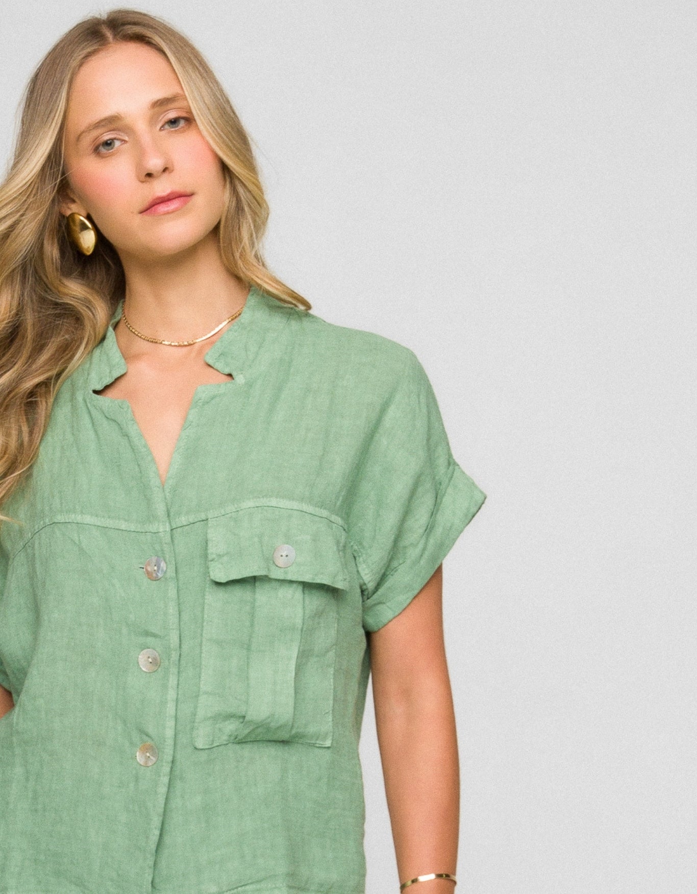 CAMISA TEREZA MADRE REINA LINHO VERDE MENTA