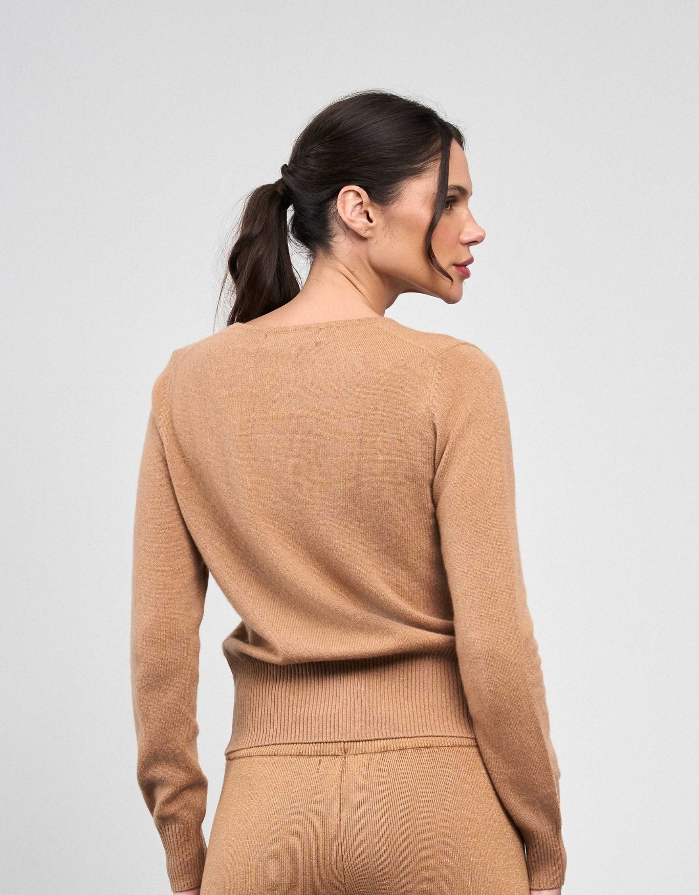 CARDIGAN AMARRAÇÃO MADRE REINA CASHMERE MOCCA