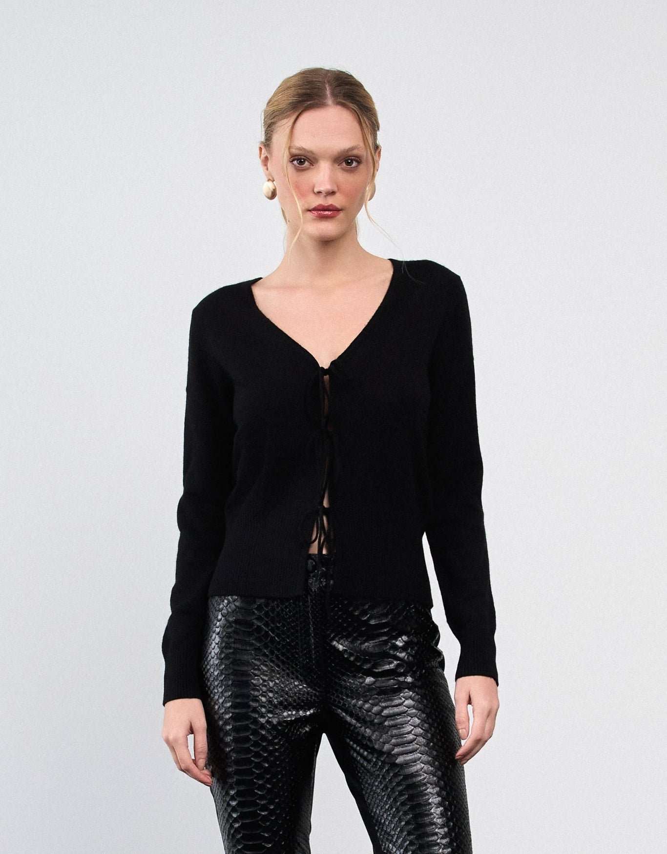 CARDIGAN AMARRAÇÃO MADRE REINA CASHMERE PRETO