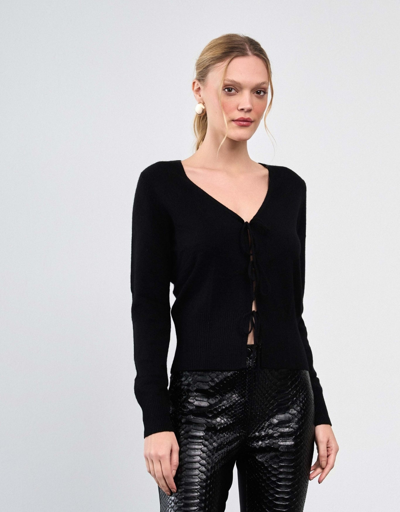 CARDIGAN AMARRAÇÃO MADRE REINA CASHMERE PRETO