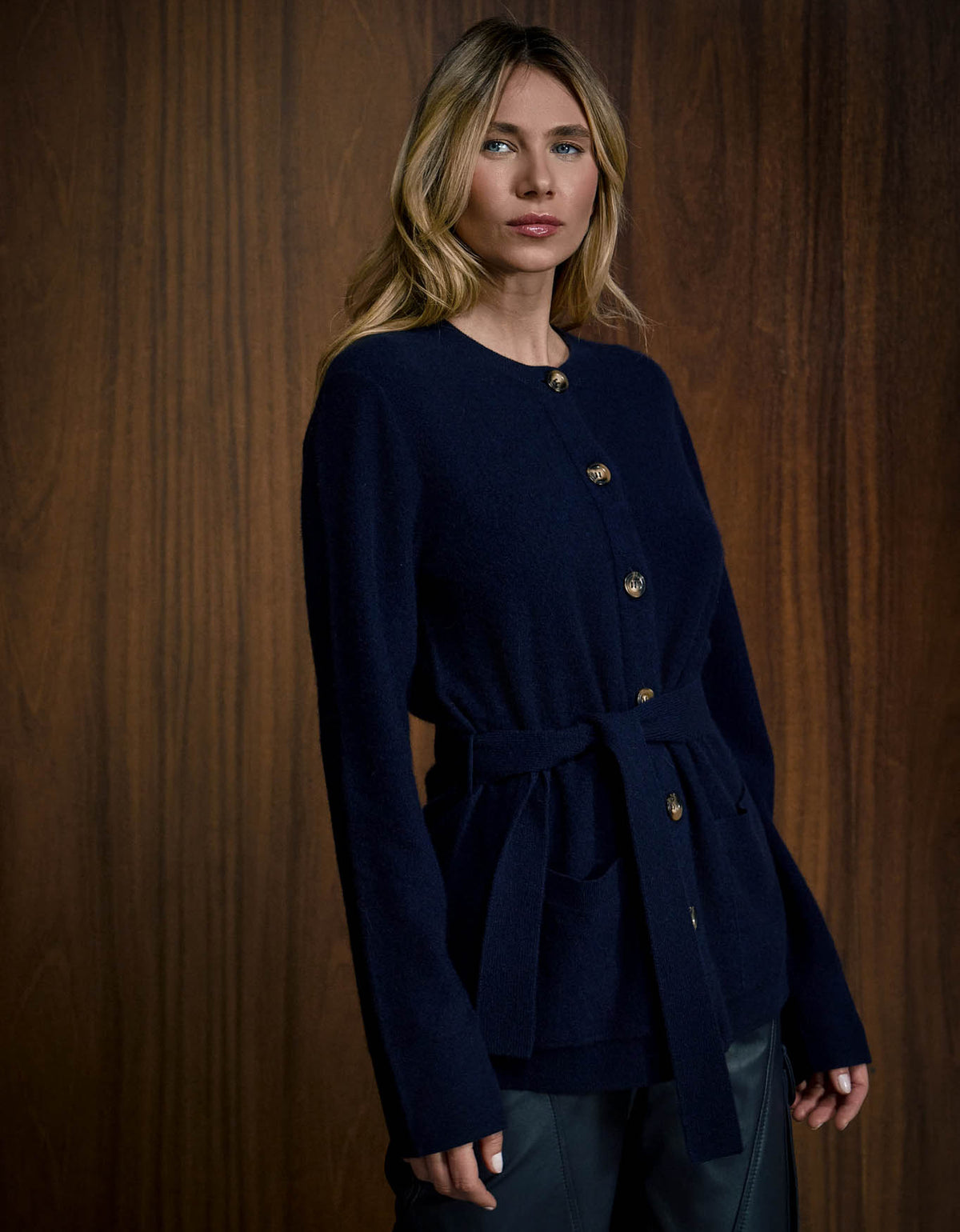 CARDIGAN CLÁSSICO MADRE REINA CASHMERE AZUL MARINE