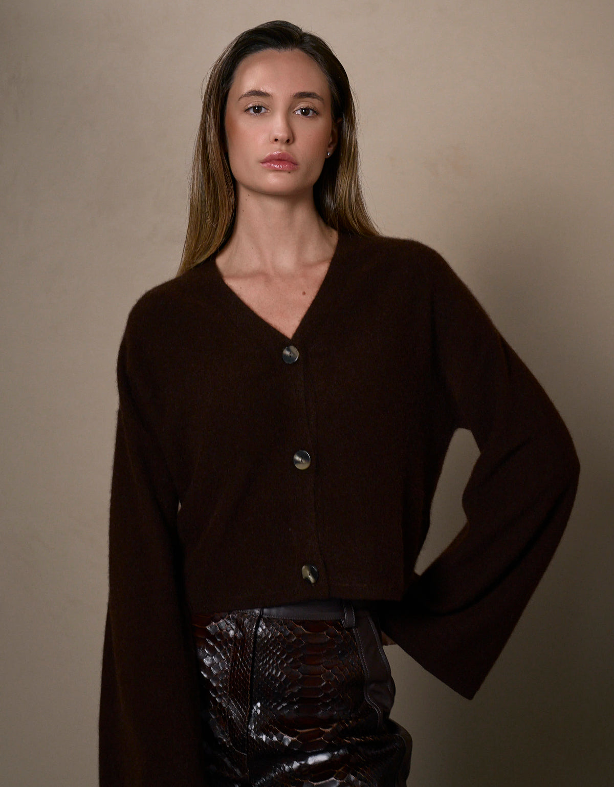 CARDIGAN OLÍVIA MADRE REINA CASHMERE MADEIRA