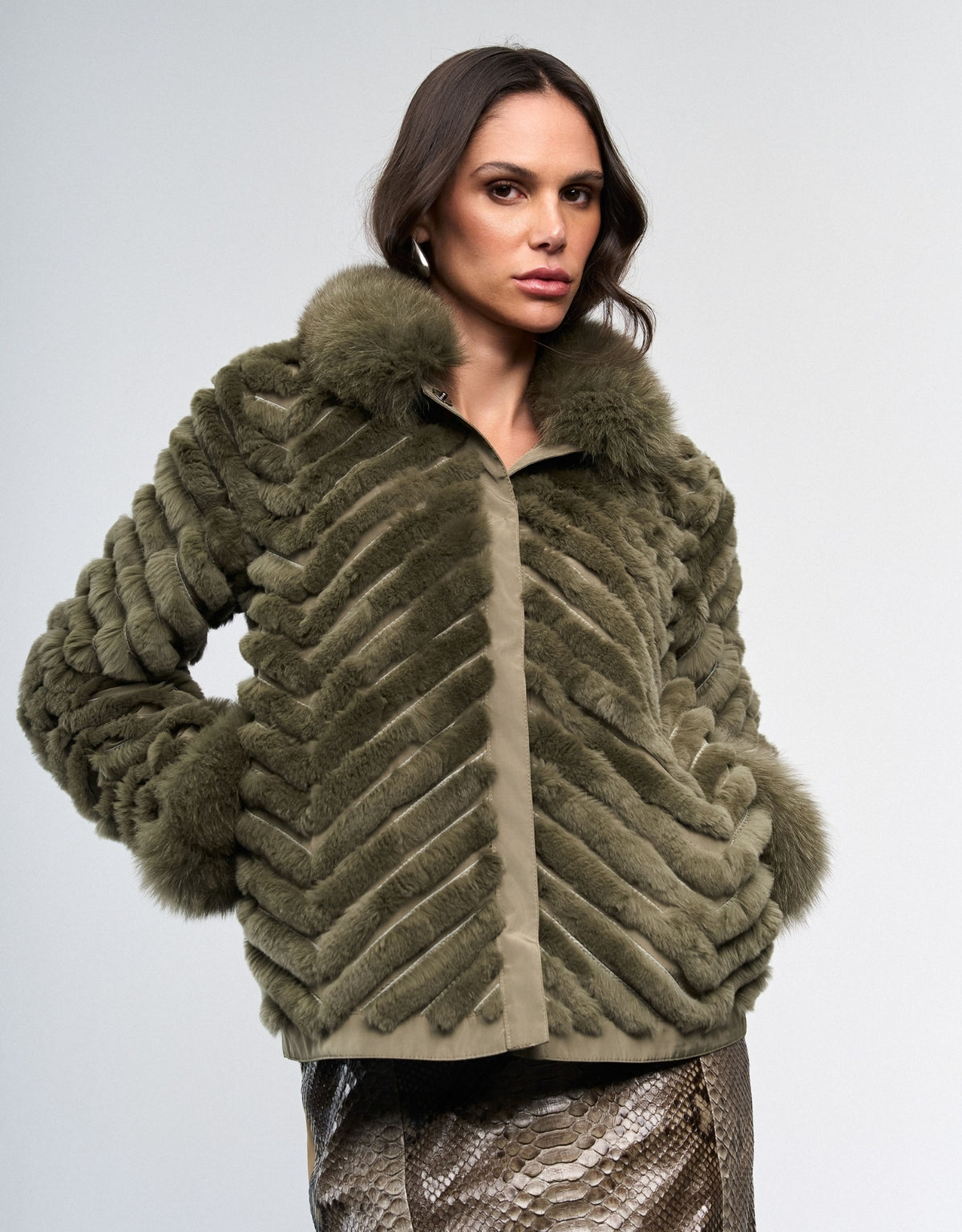 CASACO CHEVRON MADRE REINA PELE GREIGE