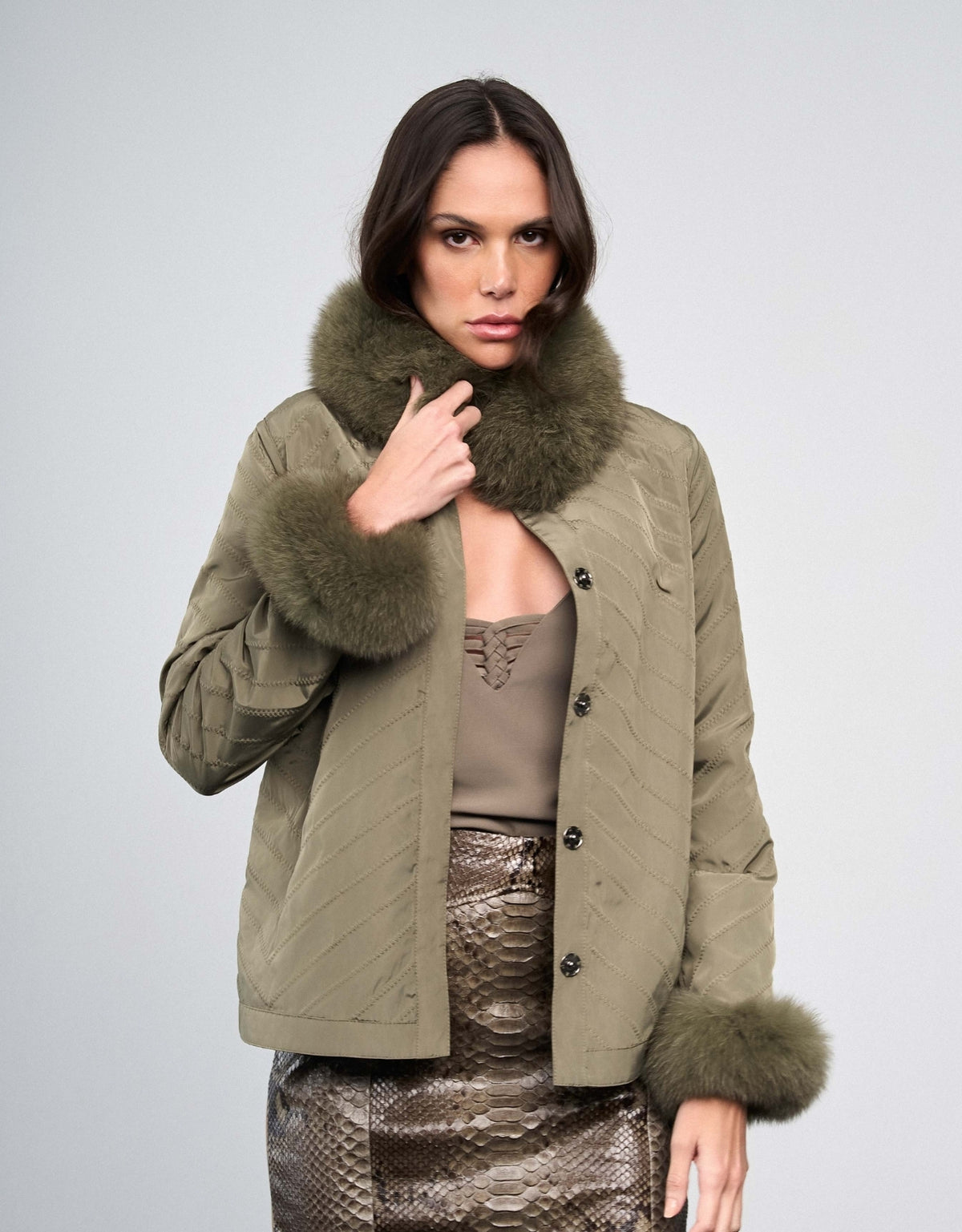 CASACO CHEVRON MADRE REINA PELE GREIGE