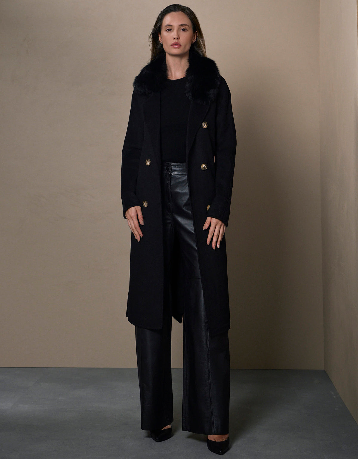 CASACO CLÁSSICO MADRE REINA LÃ COM PELE PRETO