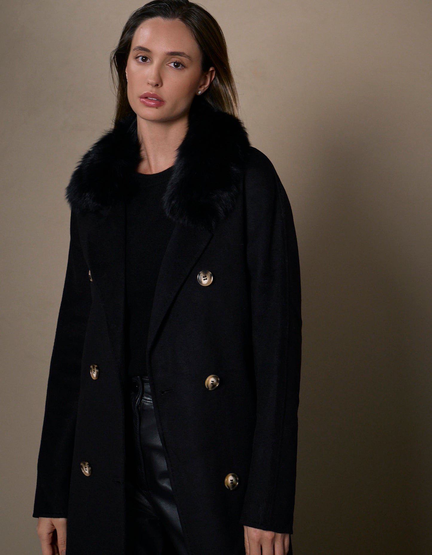 CASACO CLÁSSICO MADRE REINA LÃ COM PELE PRETO