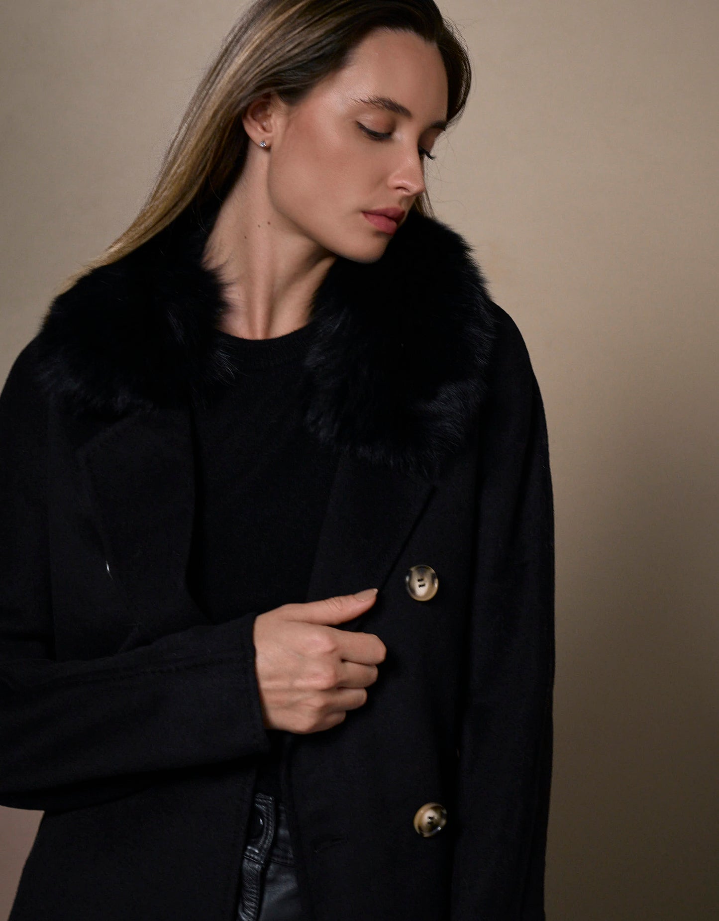 CASACO CLÁSSICO MADRE REINA LÃ COM PELE PRETO