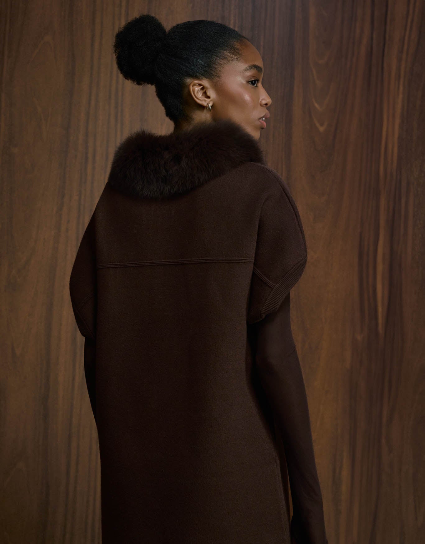CASACO FOX LONGO MADRE REINA TRICOT COM PELE MADEIRA