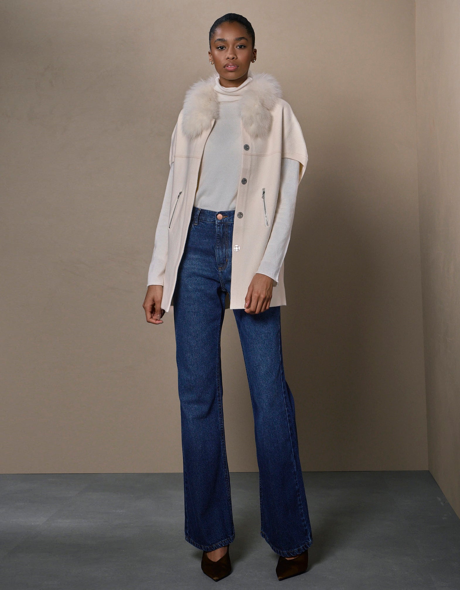 CASACO FOX LONGO MADRE REINA TRICOT COM PELE OFF WHITE