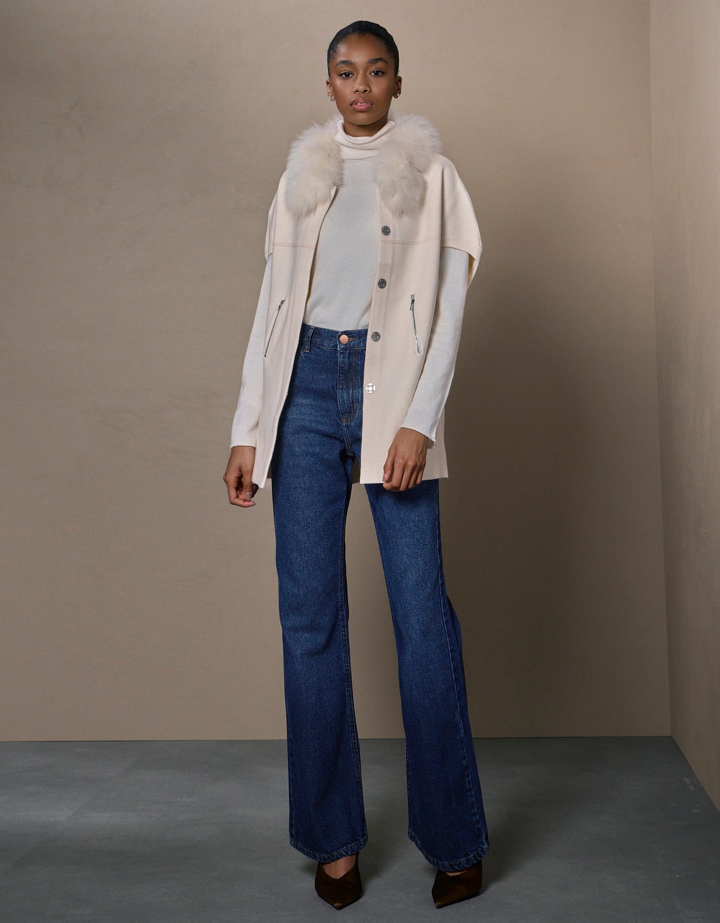 CASACO FOX LONGO MADRE REINA TRICOT COM PELE OFF WHITE