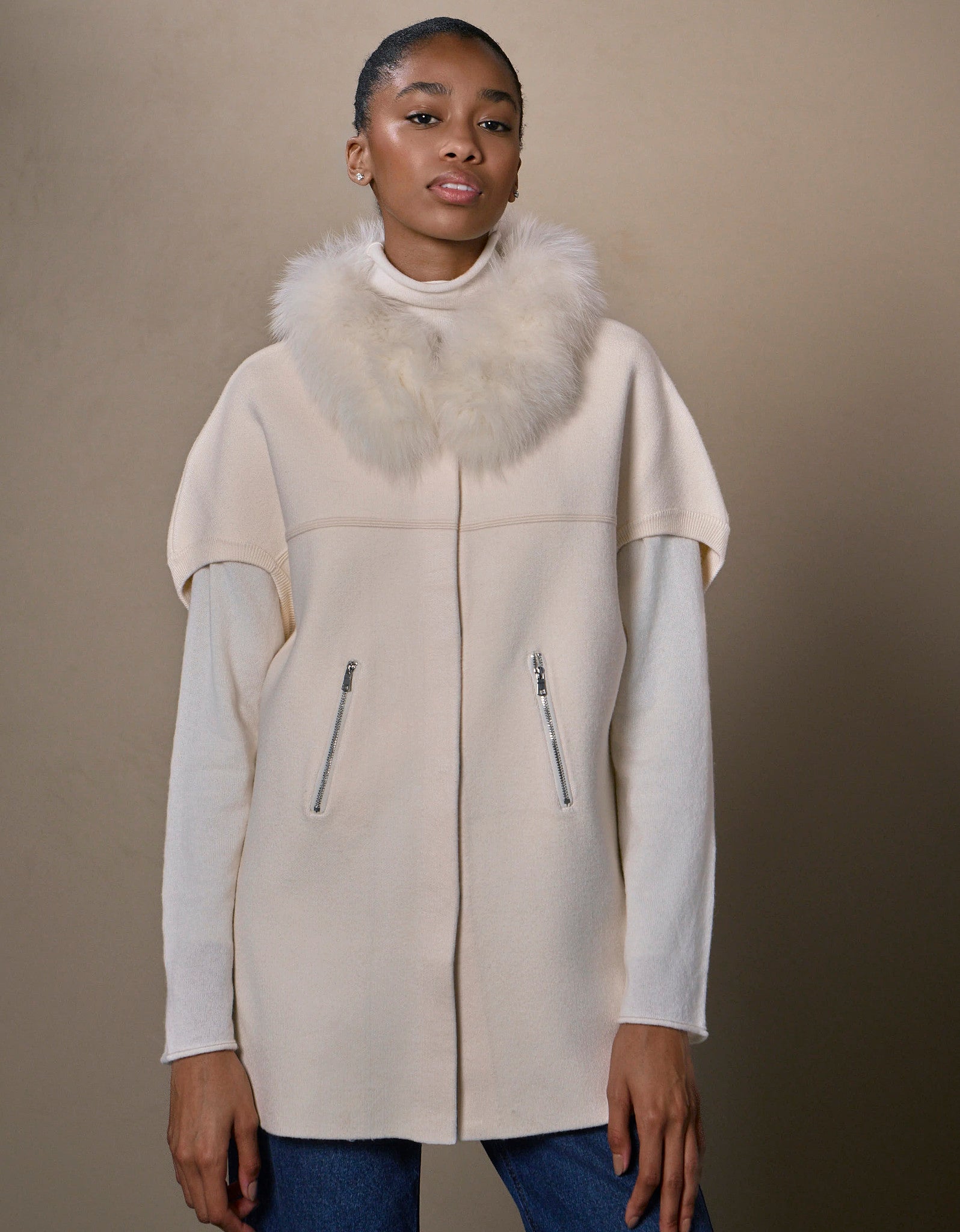 ブーケ CASACO FOX LONGO MADRE REINA TRICOT COM PELE OFF WHITE