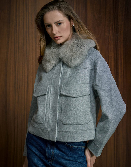 CASACO LINDA MADRE REINA LÃ COM PELE CINZA ESTANHO