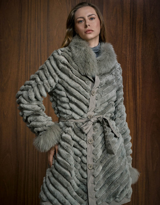 CASACO LOLA REVERSÍVEL MADRE REINA PELE FENDI