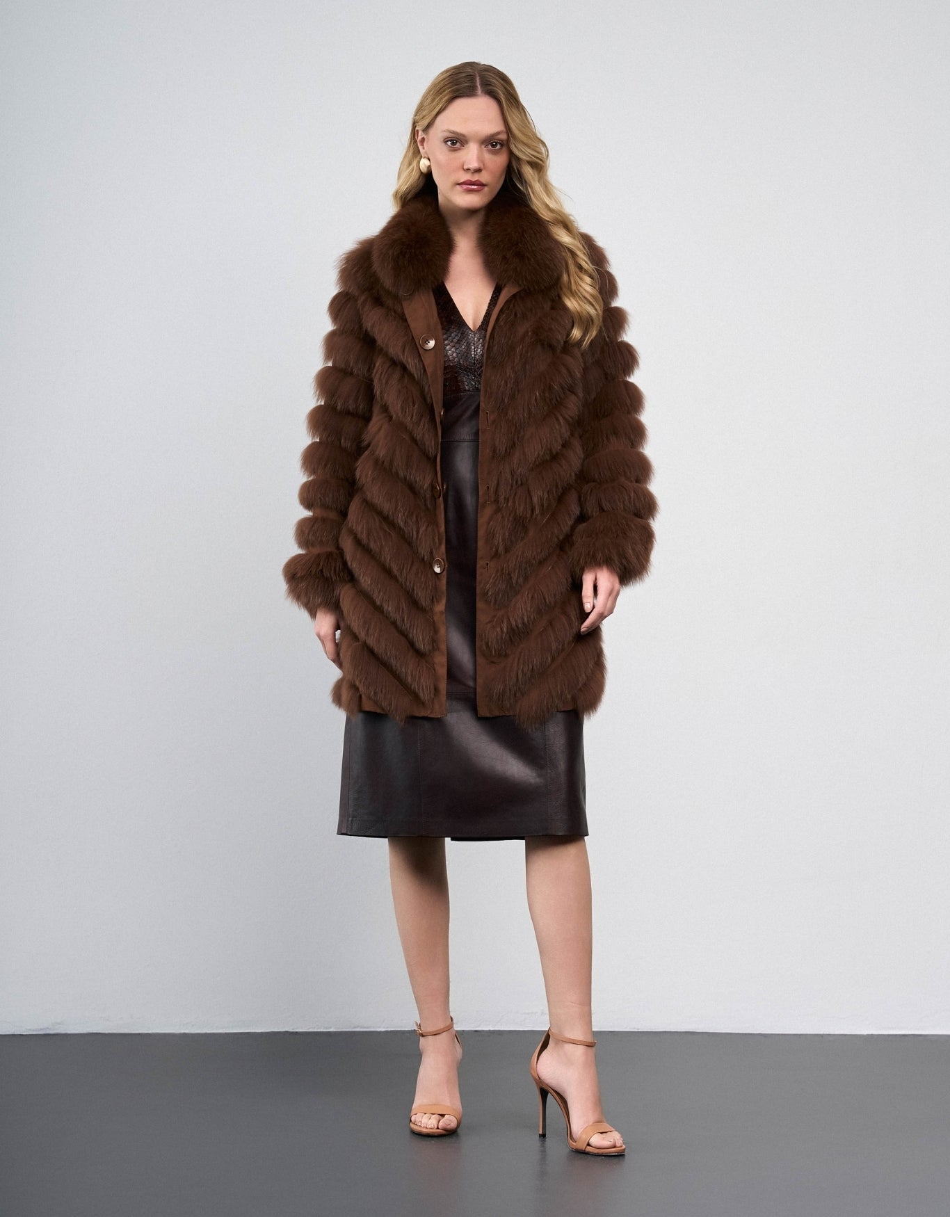 CASACO LONGO DUPLA FACE MADRE REINA PELE COFFEE