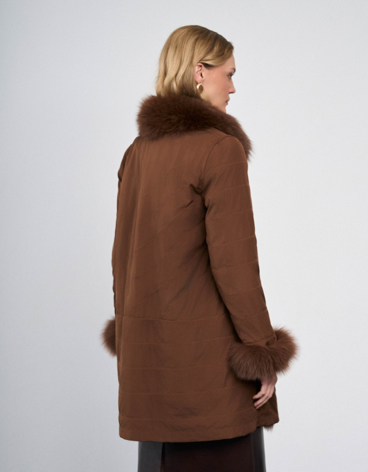 CASACO LONGO DUPLA FACE MADRE REINA PELE COFFEE