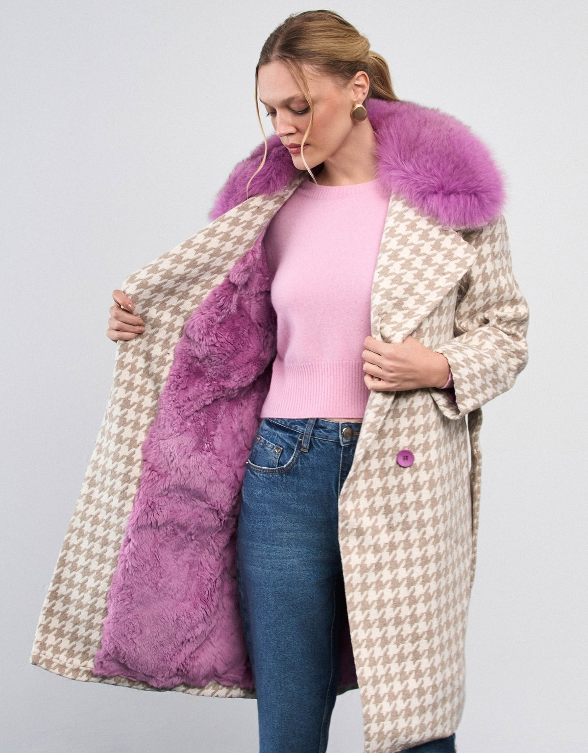 CASACO MADRE REINA LÃ COM GOLA LILÁS