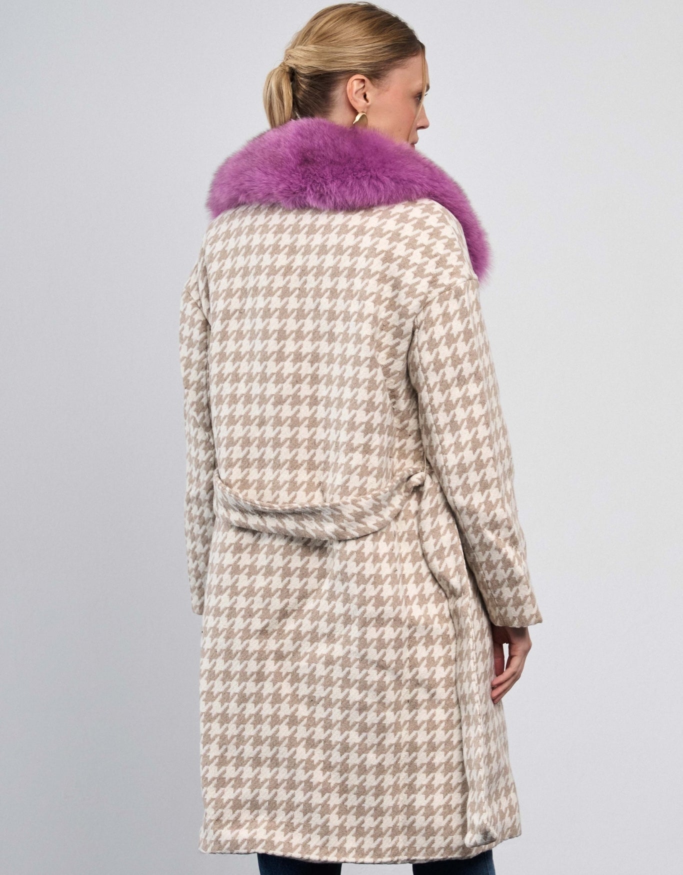 CASACO MADRE REINA LÃ COM GOLA LILÁS