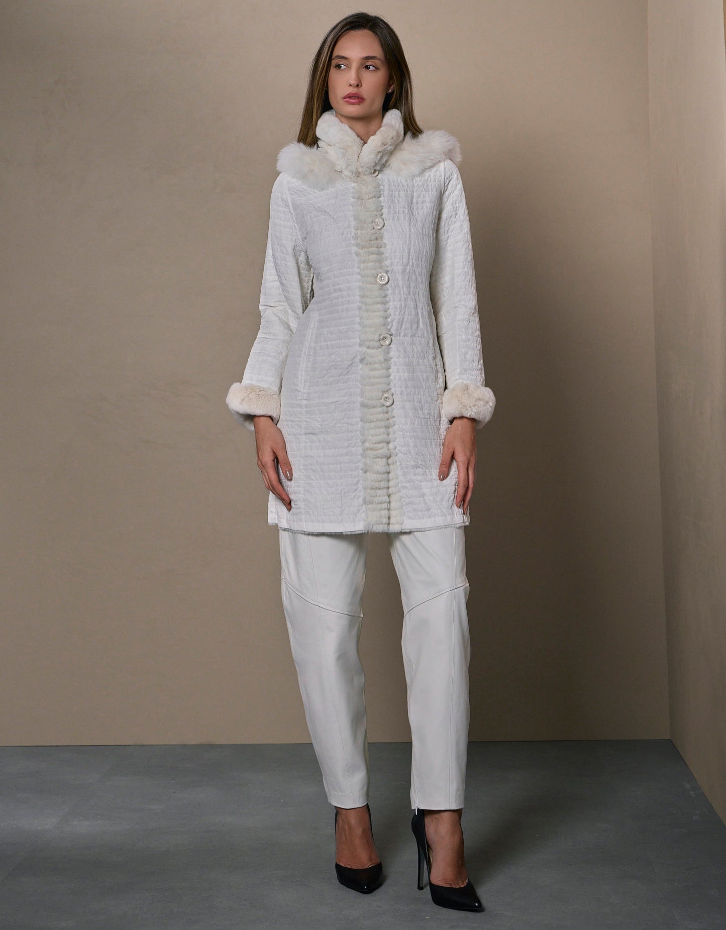 CASACO MARGO REVERSÍVEL MADRE REINA PELE OFF WHITE