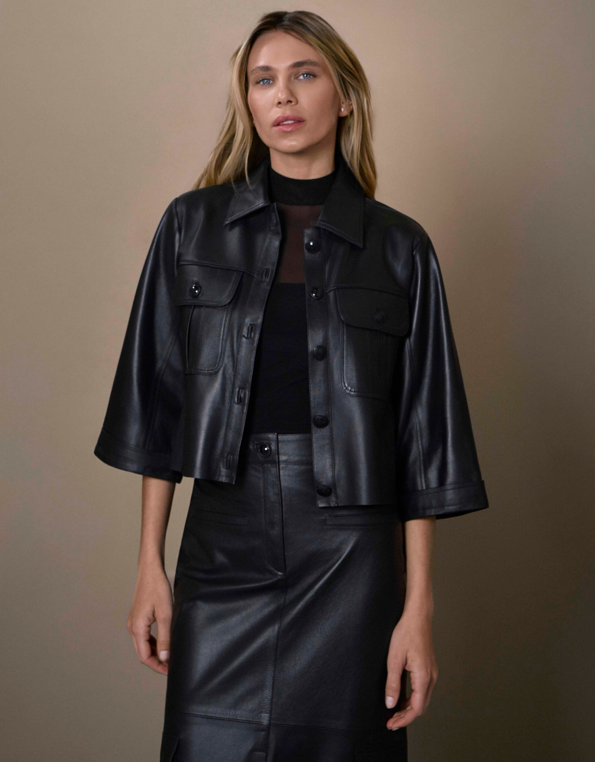 CASAQUETO LARI MADRE REINA COURO PRETO