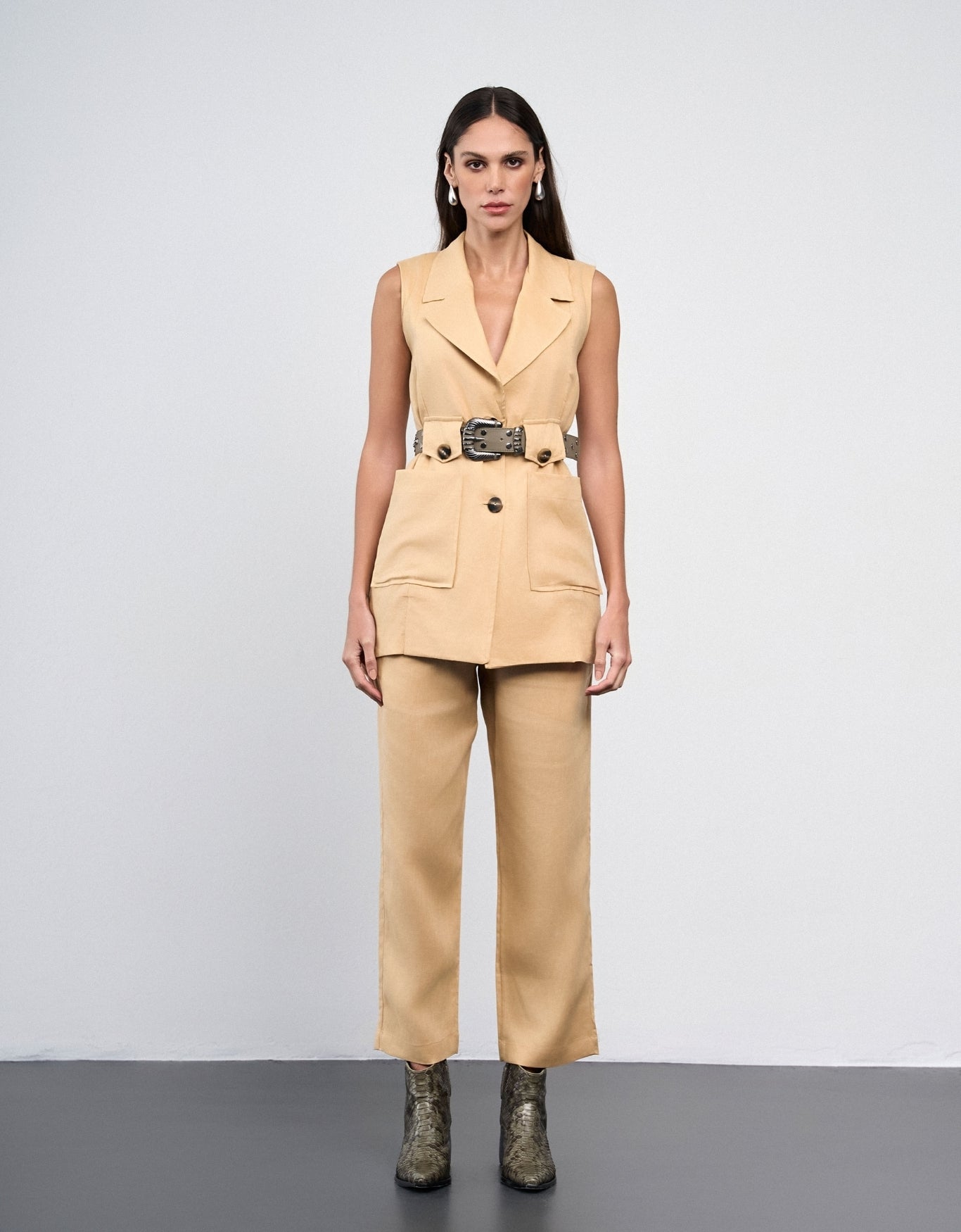 COLETE ANNA MADRE REINA LINHO DESERT