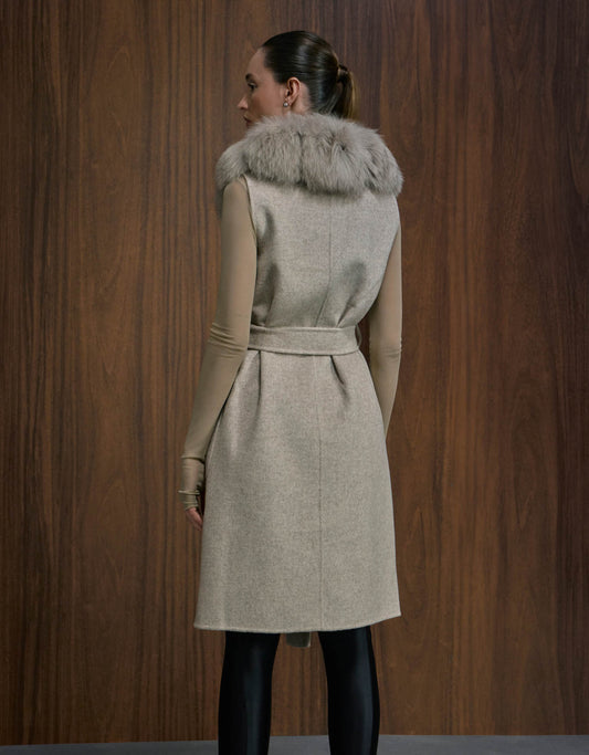 COLETE GOLA MADRE REINA LÃ COM PELE FENDI