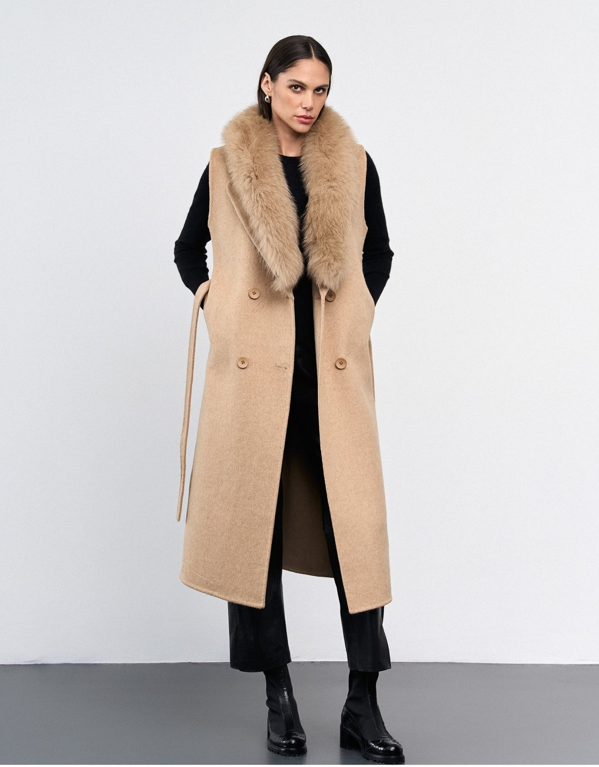 COLETE LONGO MEGAN MADRE REINA LÃ DESERT