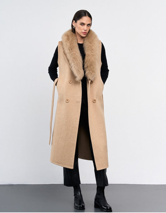 COLETE LONGO MEGAN MADRE REINA LÃ DESERT