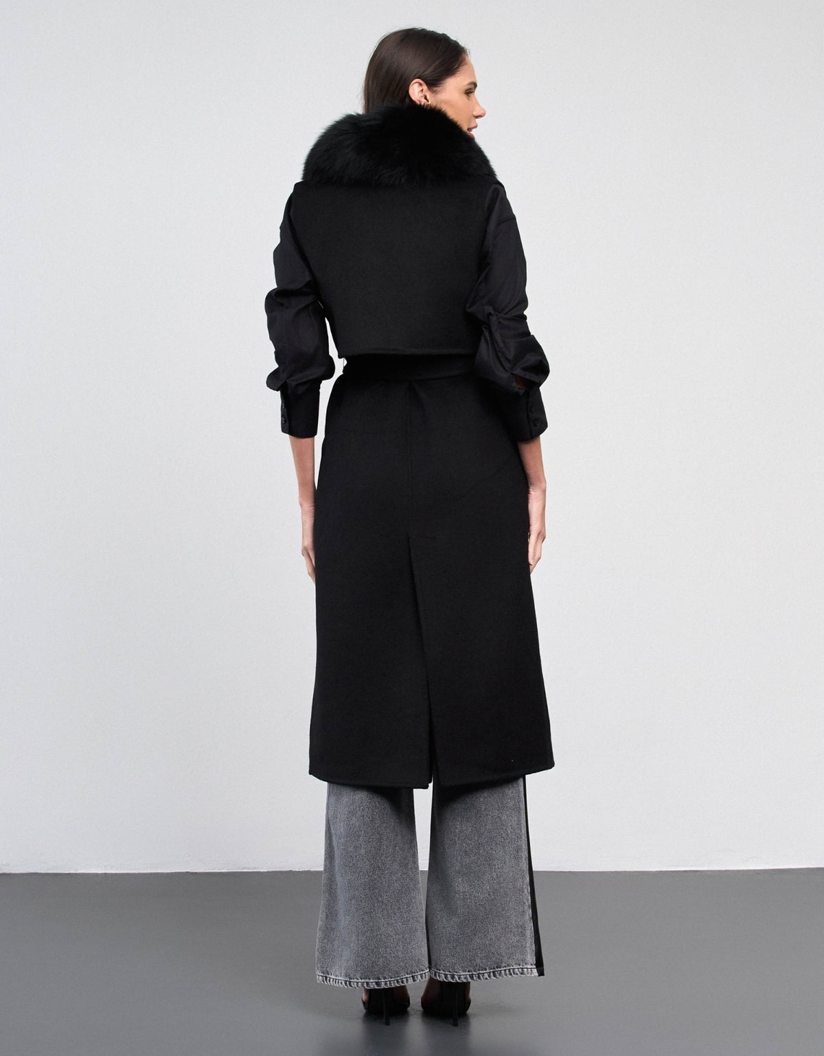 COLETE LONGO MEGAN MADRE REINA LÃ PRETO