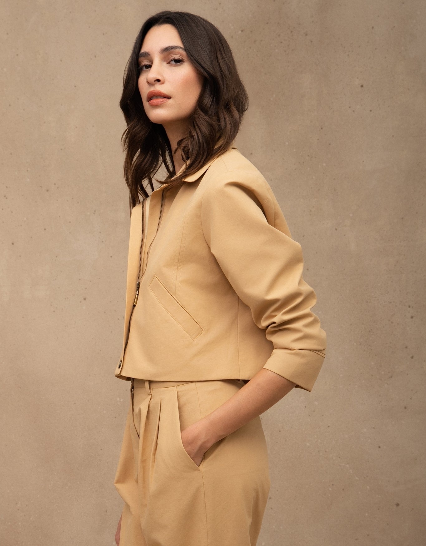 JAQUETA CLÉO MADRE REINA ALFAIATARIA AREIA