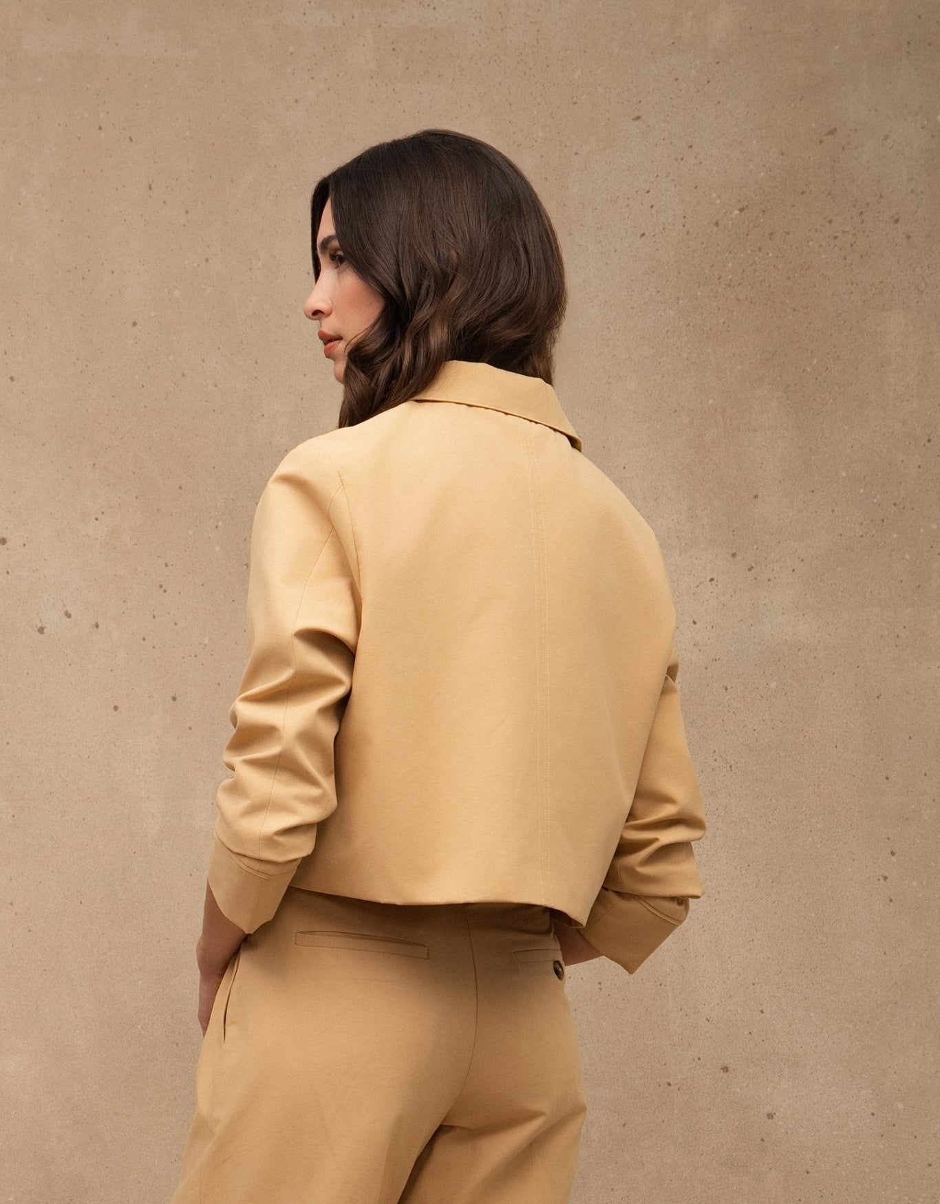 JAQUETA CLÉO MADRE REINA ALFAIATARIA AREIA