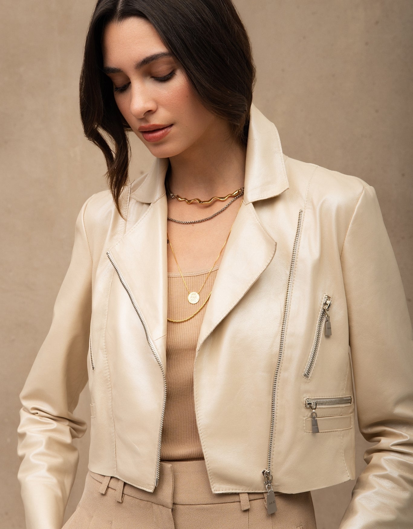 JAQUETA PERFECTO MADRE REINA COURO NEW PÉROLA