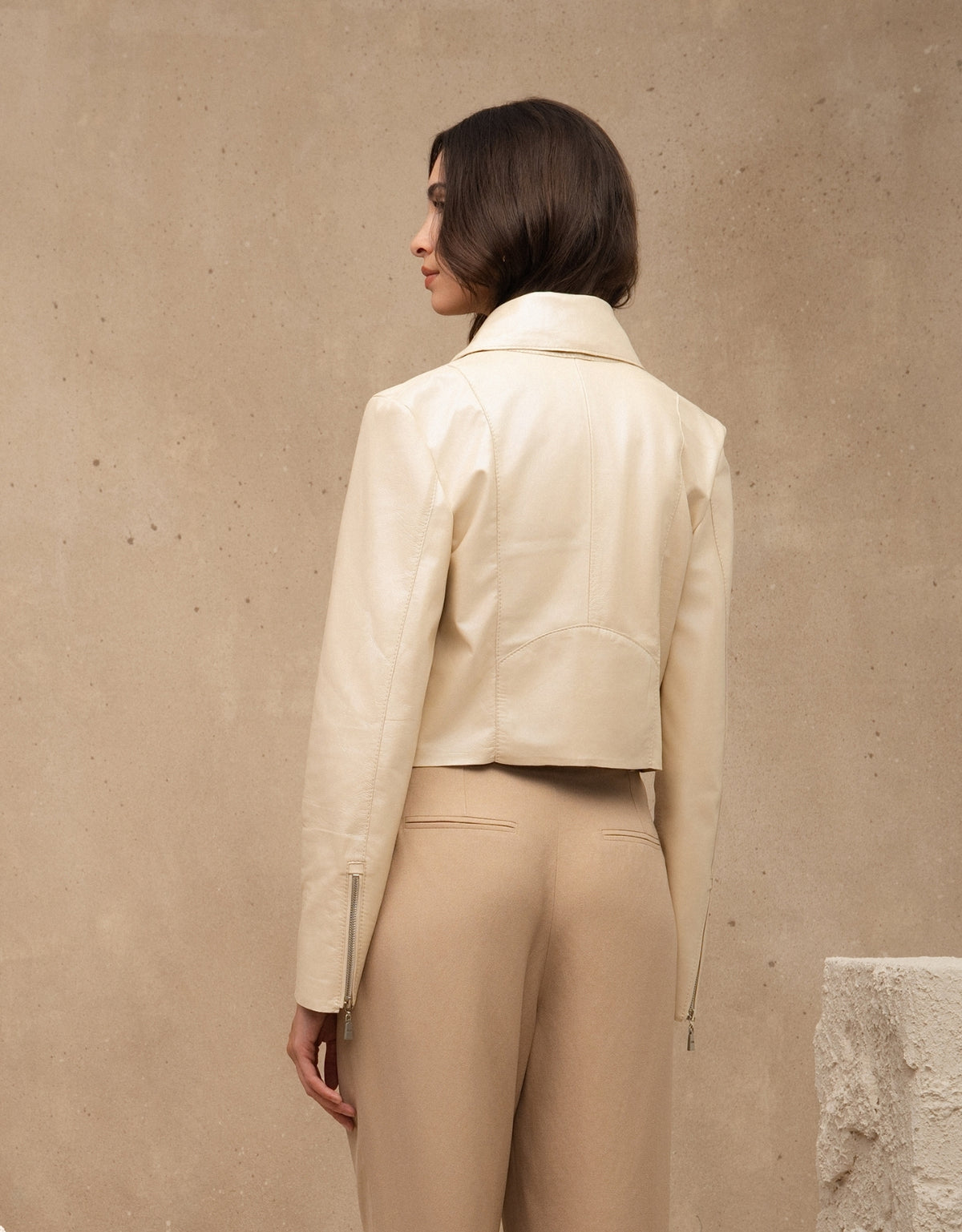 JAQUETA PERFECTO MADRE REINA COURO NEW PÉROLA