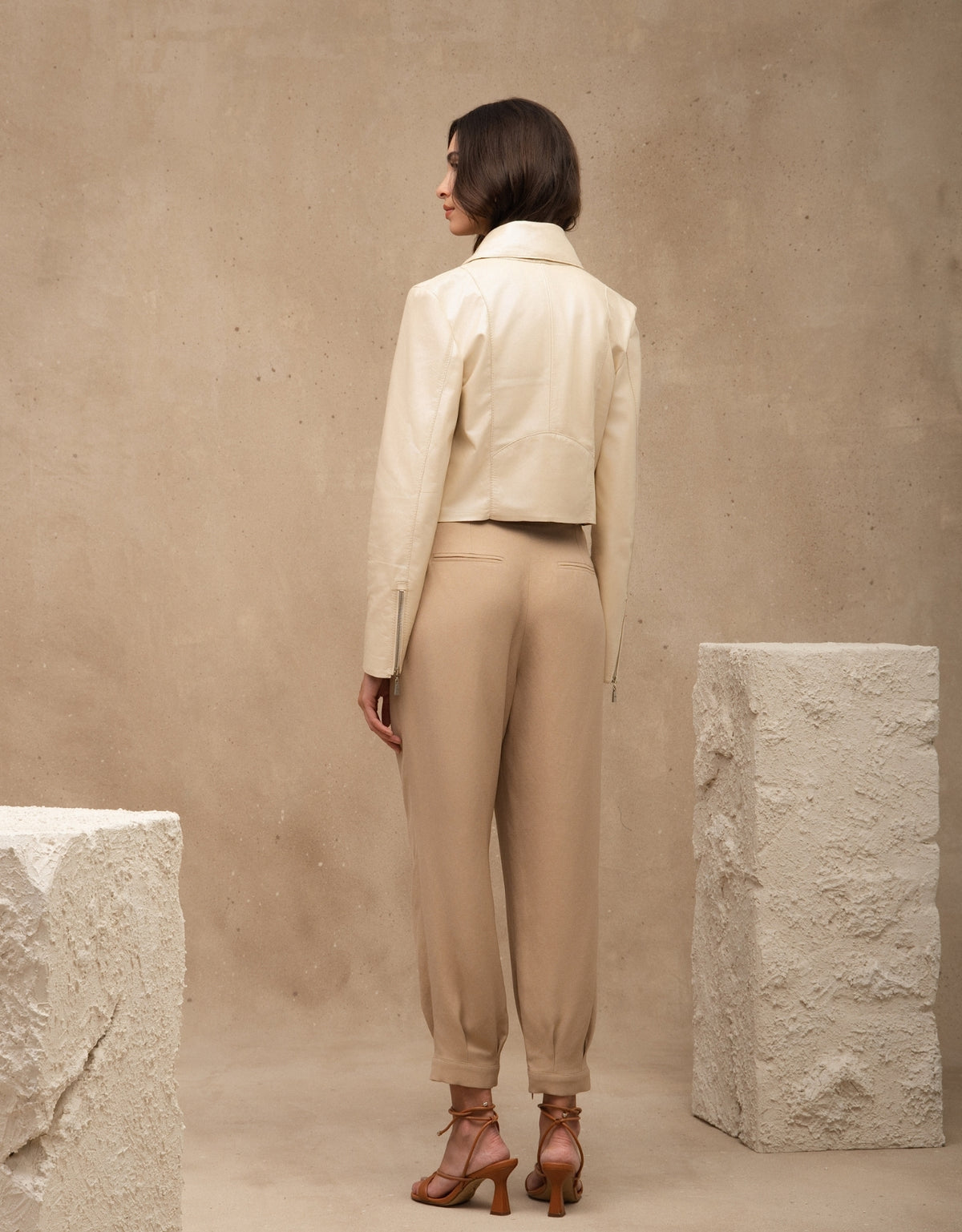 JAQUETA PERFECTO MADRE REINA COURO NEW PÉROLA