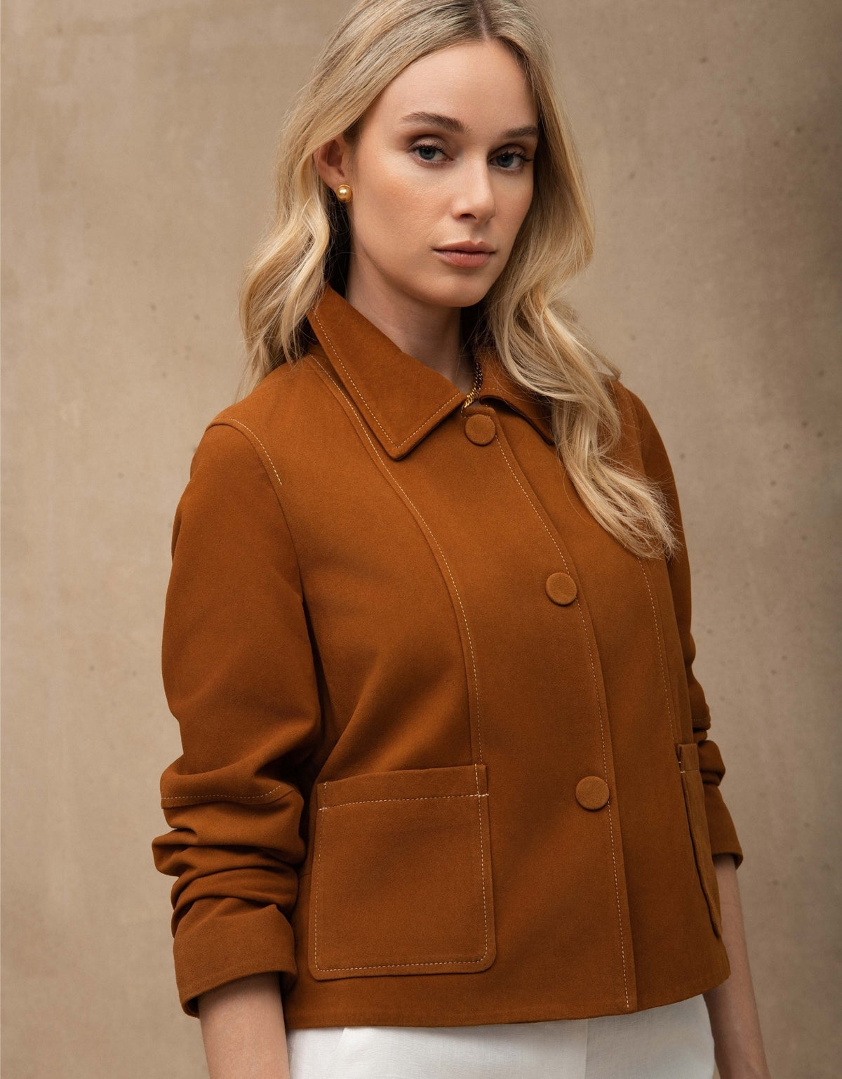 JAQUETA VITÓRIA MADRE REINA CHAMOIS CARAMELO