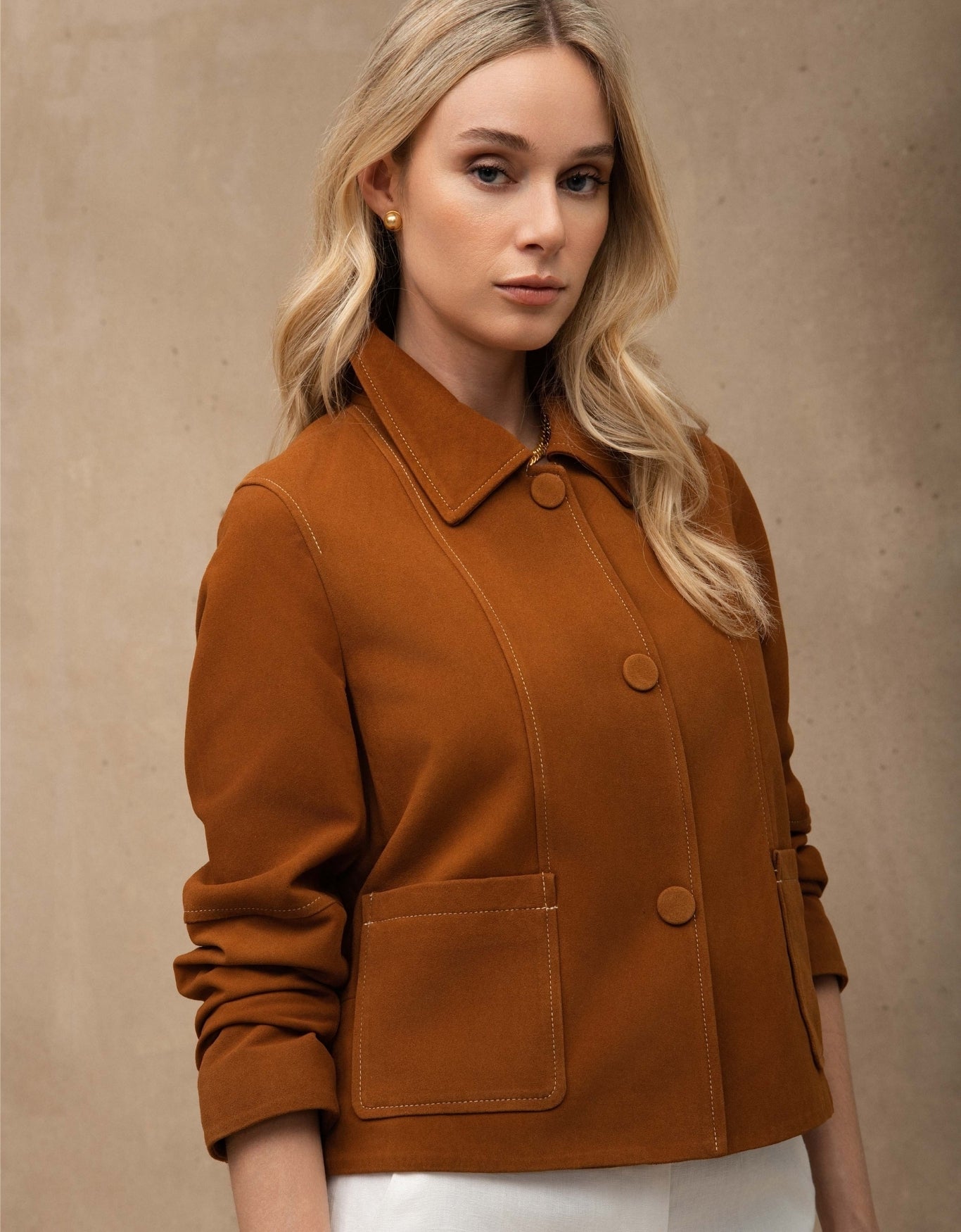 JAQUETA VITÓRIA MADRE REINA CHAMOIS CARAMELO