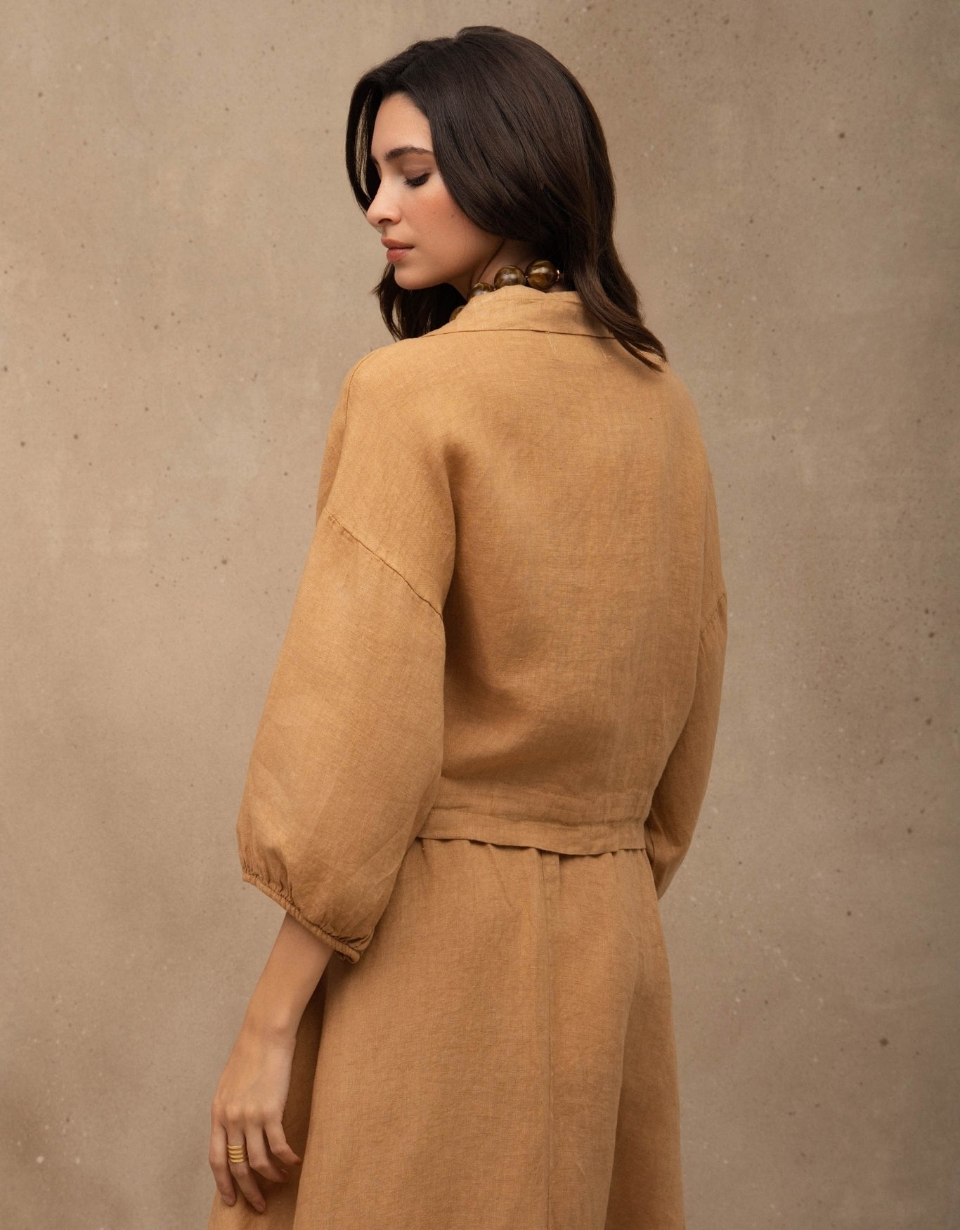 JAQUETA ZÍPER MADRE REINA LINHO CAQUI