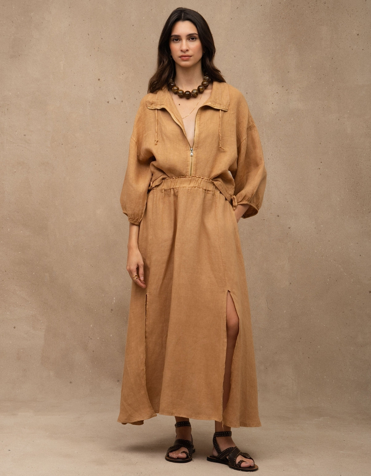 JAQUETA ZÍPER MADRE REINA LINHO CAQUI