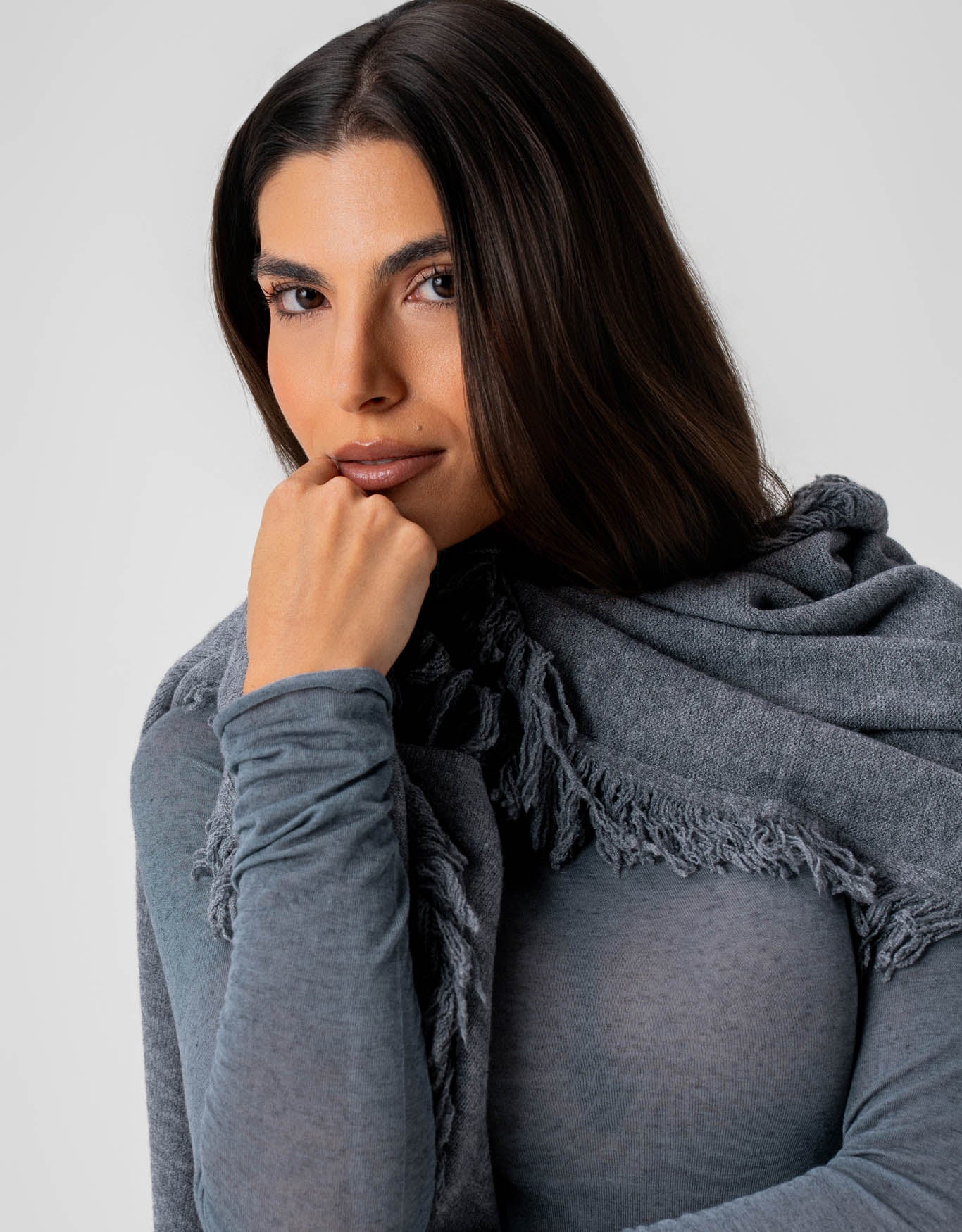 LENÇO CLASSIC MADRE REINA CINZA