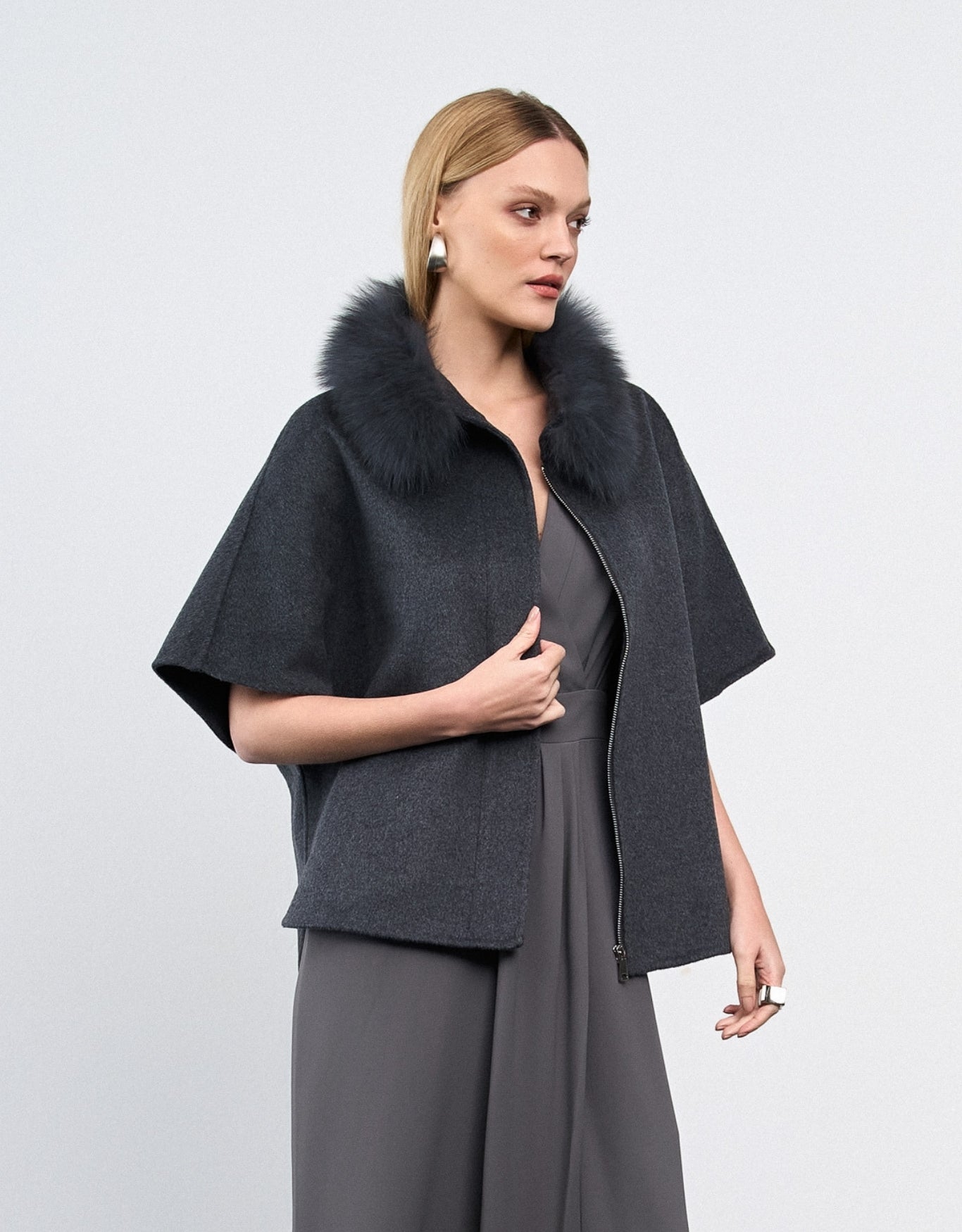 MANTELA MADRE REINA LÃ DARK GRAY