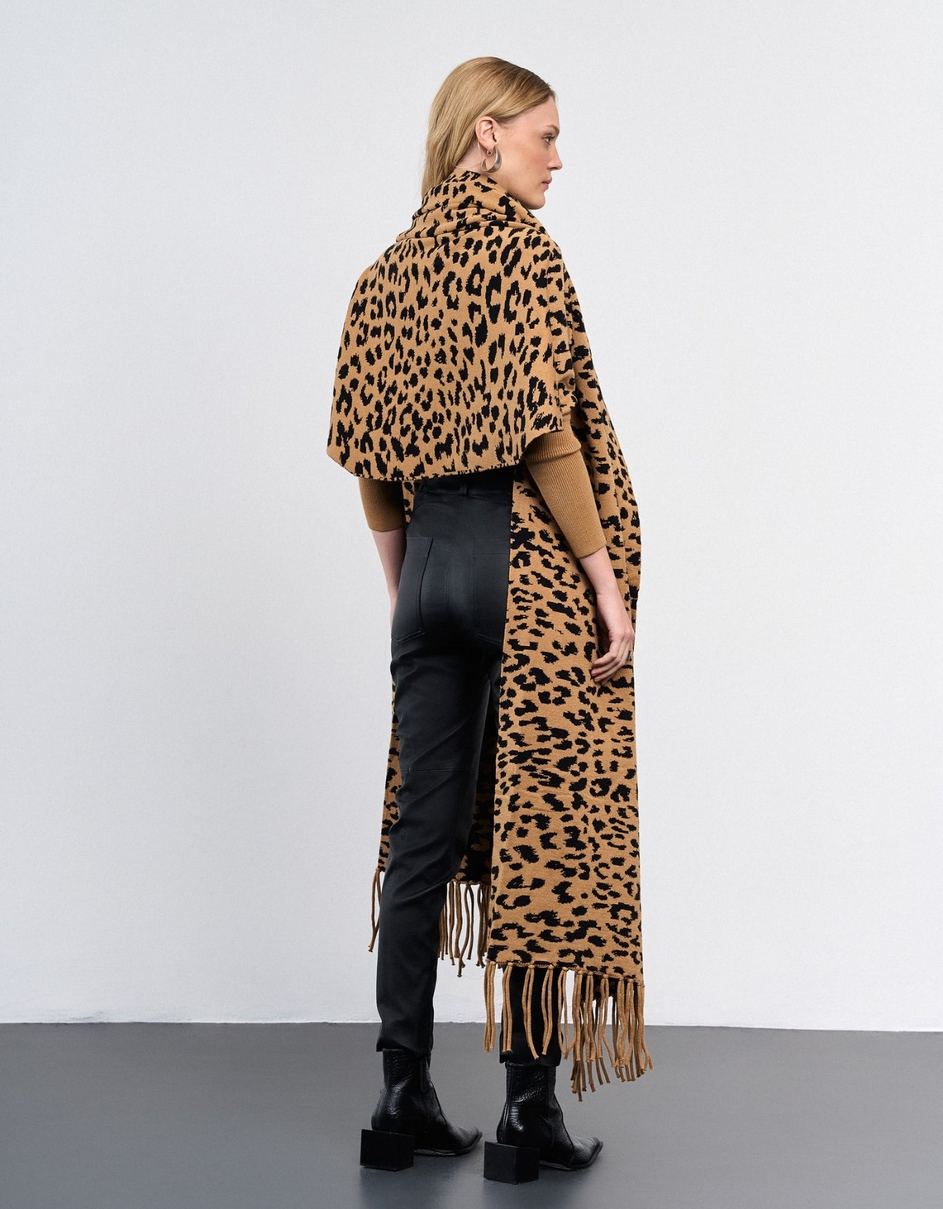 MANTELA MADRE REINA TRICOT ANIMAL PRINT