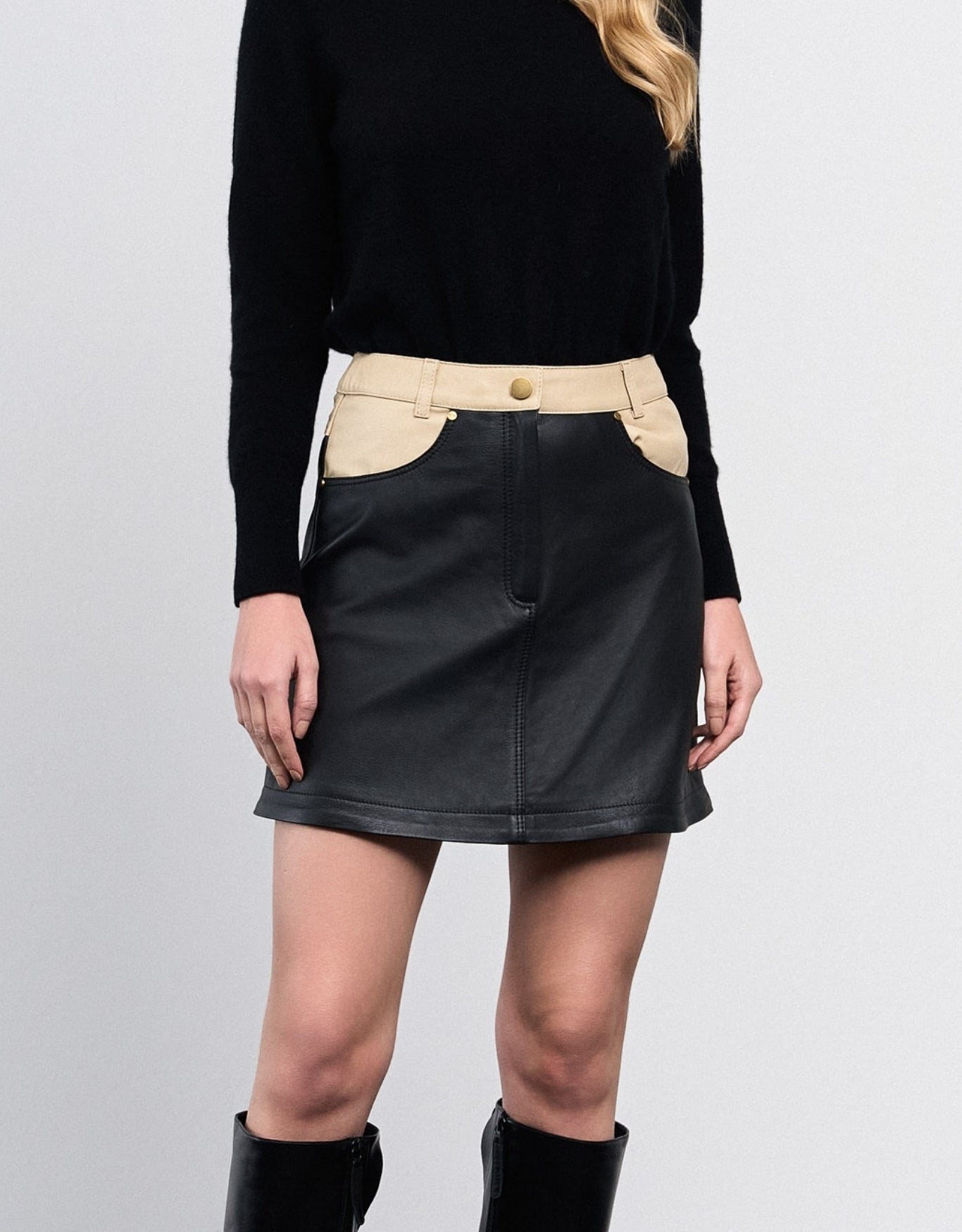 SAIA CAROL MADRE REINA COURO PRETO/DESERT