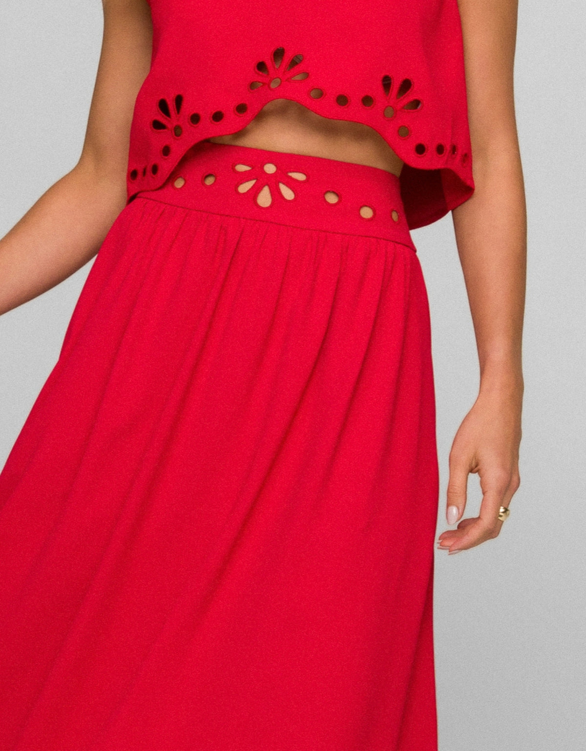 SAIA CLARISSA MADRE REINA CREPE PATOU VERMELHO CHERRY