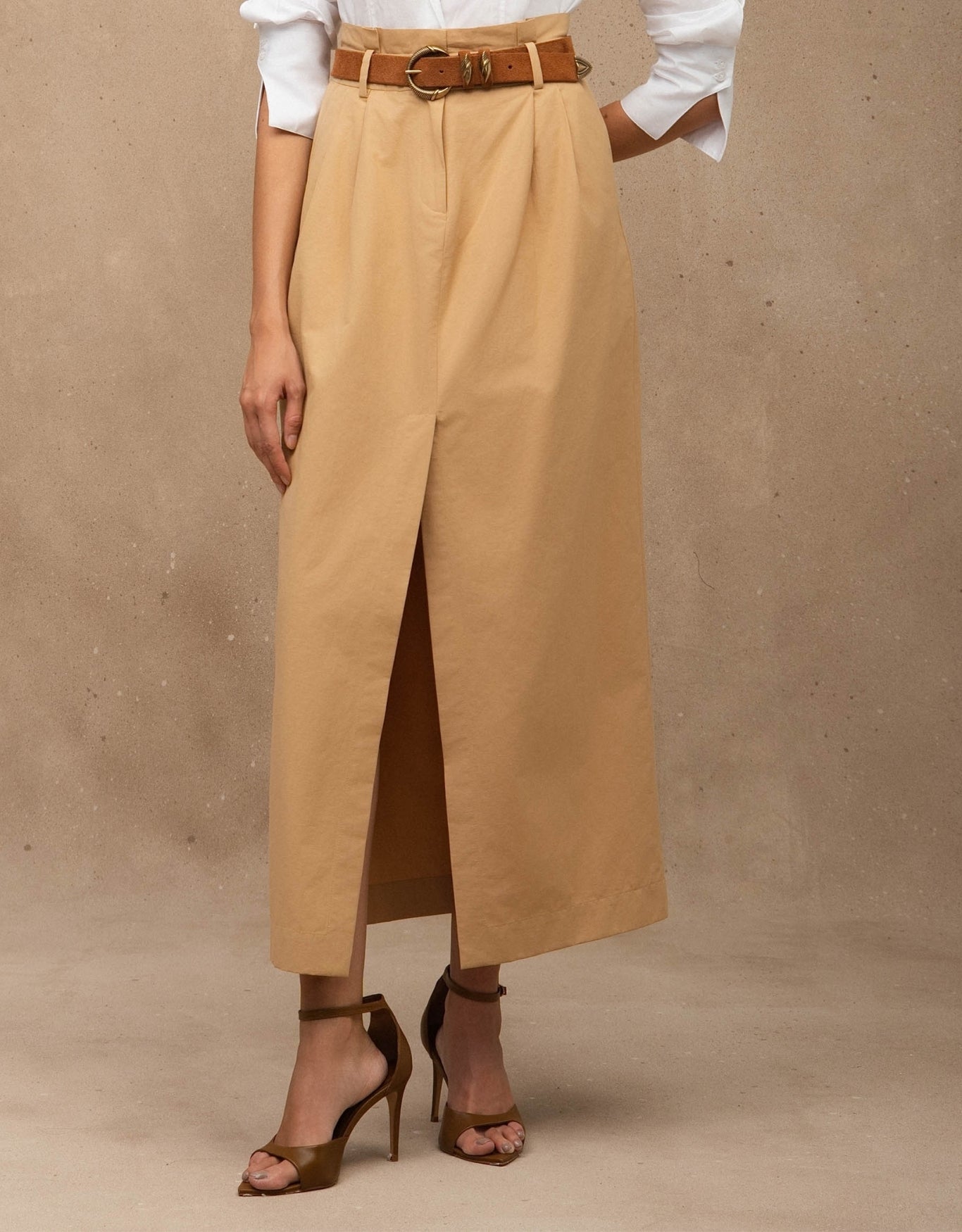 SAIA CLÉO MADRE REINA ALFAIATARIA AREIA