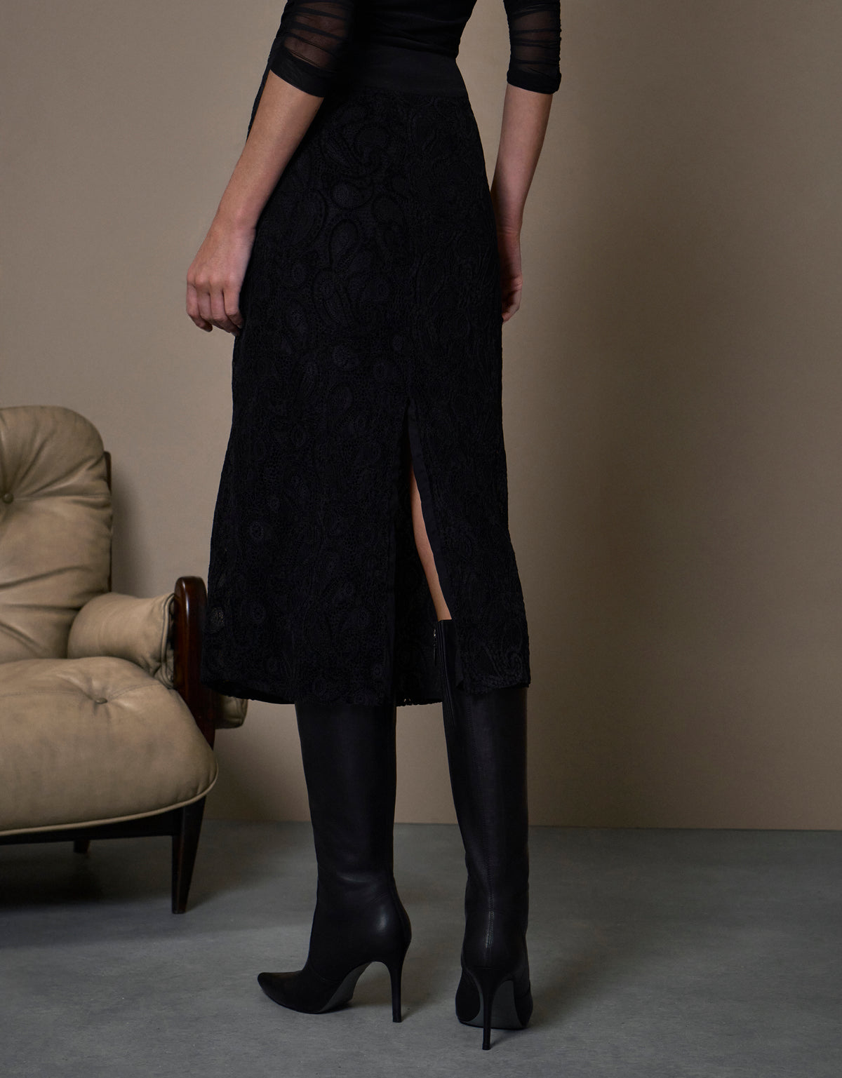 SAIA DE RENDA MADRE REINA PRETO