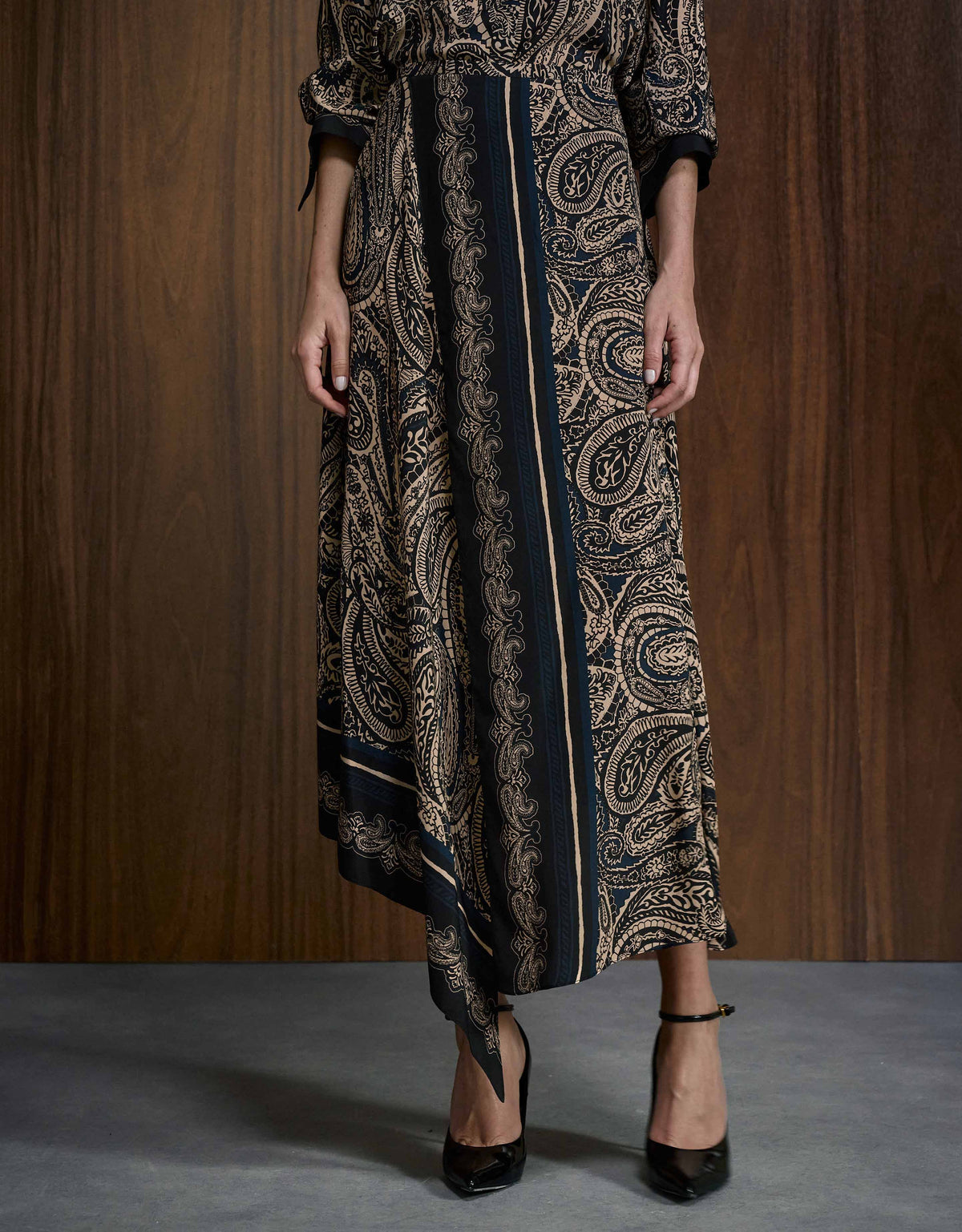 SAIA LAGUNA MADRE REINA SEDA SCARF CASH.