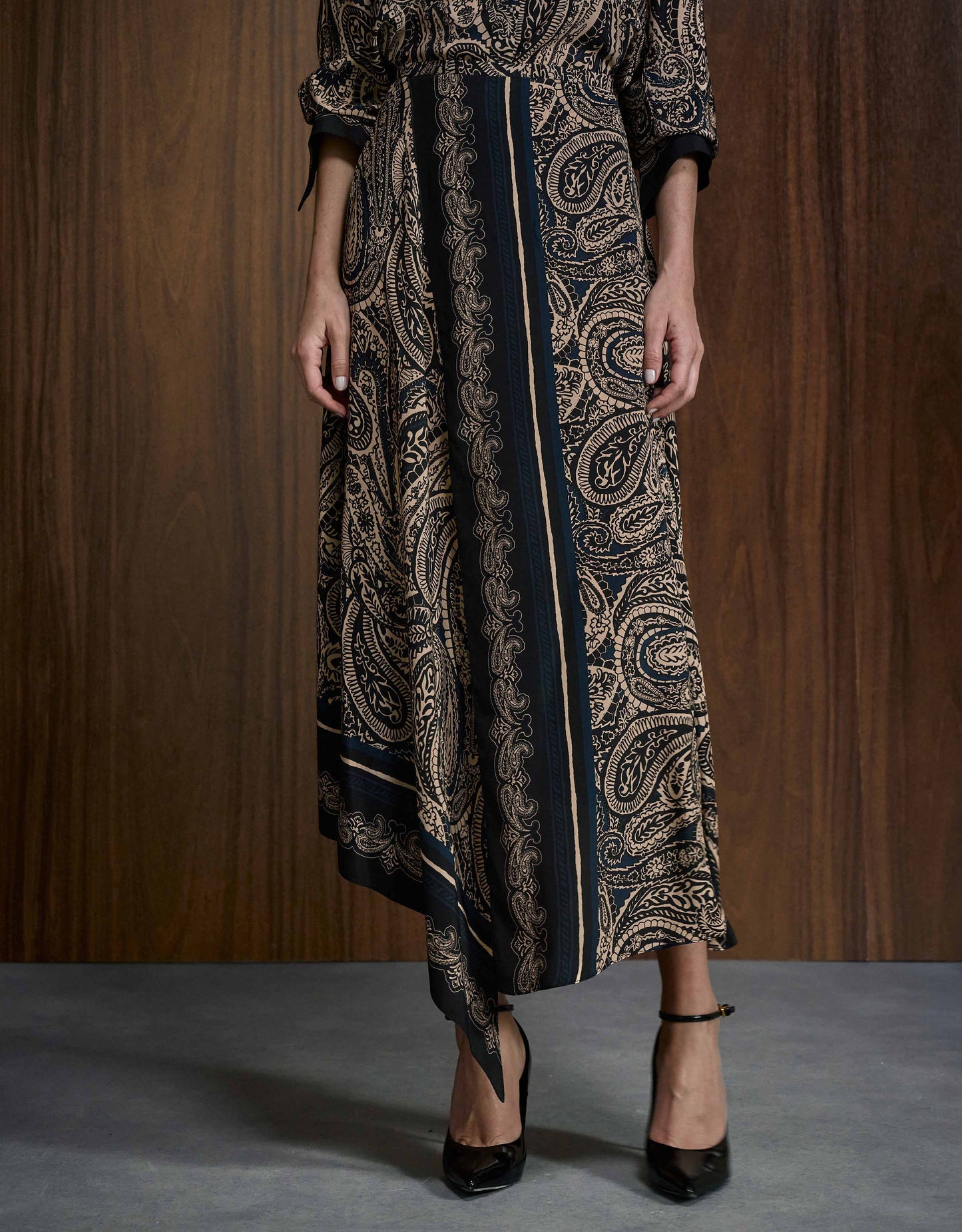 SAIA LAGUNA MADRE REINA SEDA SCARF CASH.