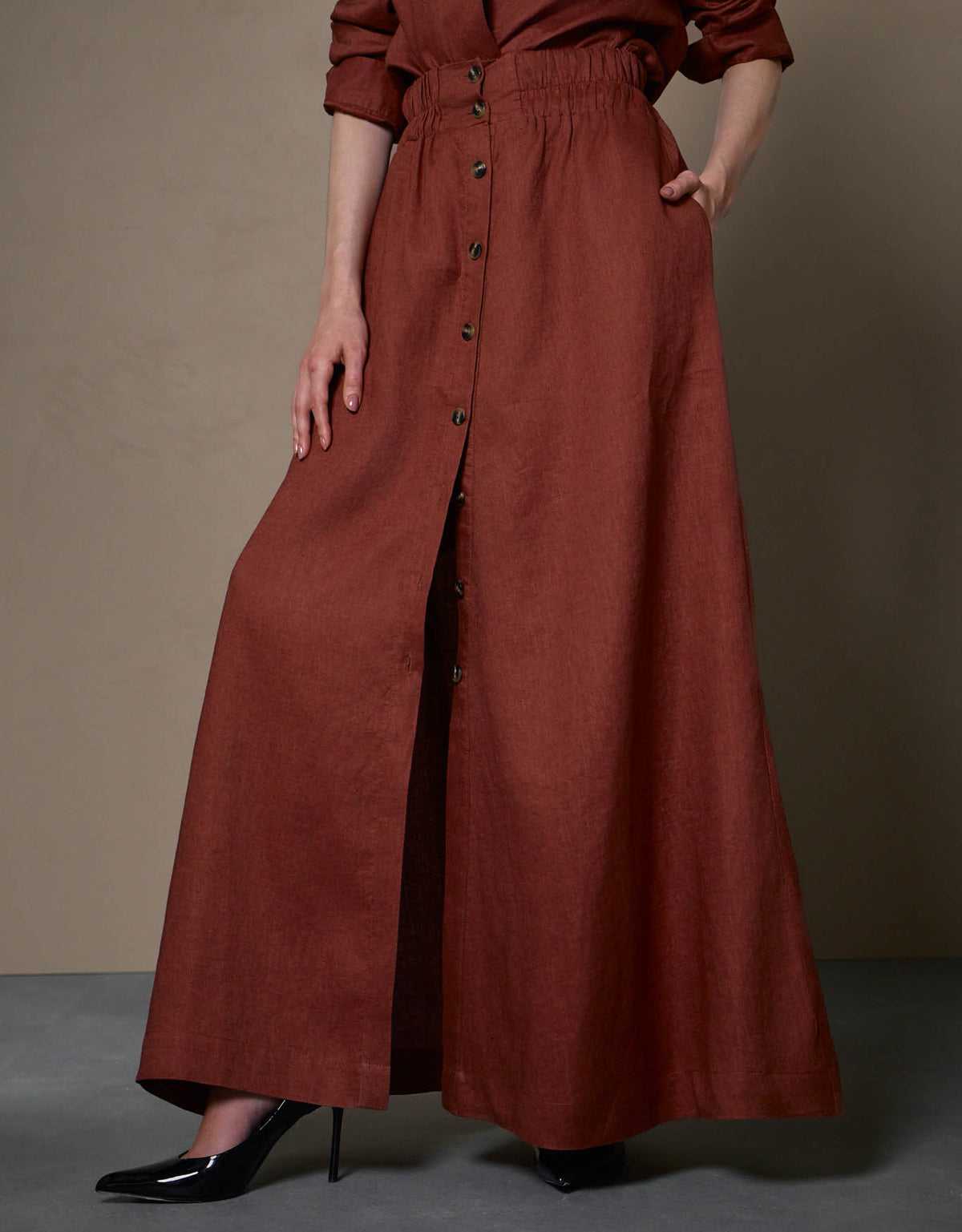 SAIA LÍVIA MADRE REINA LINHO CANELA