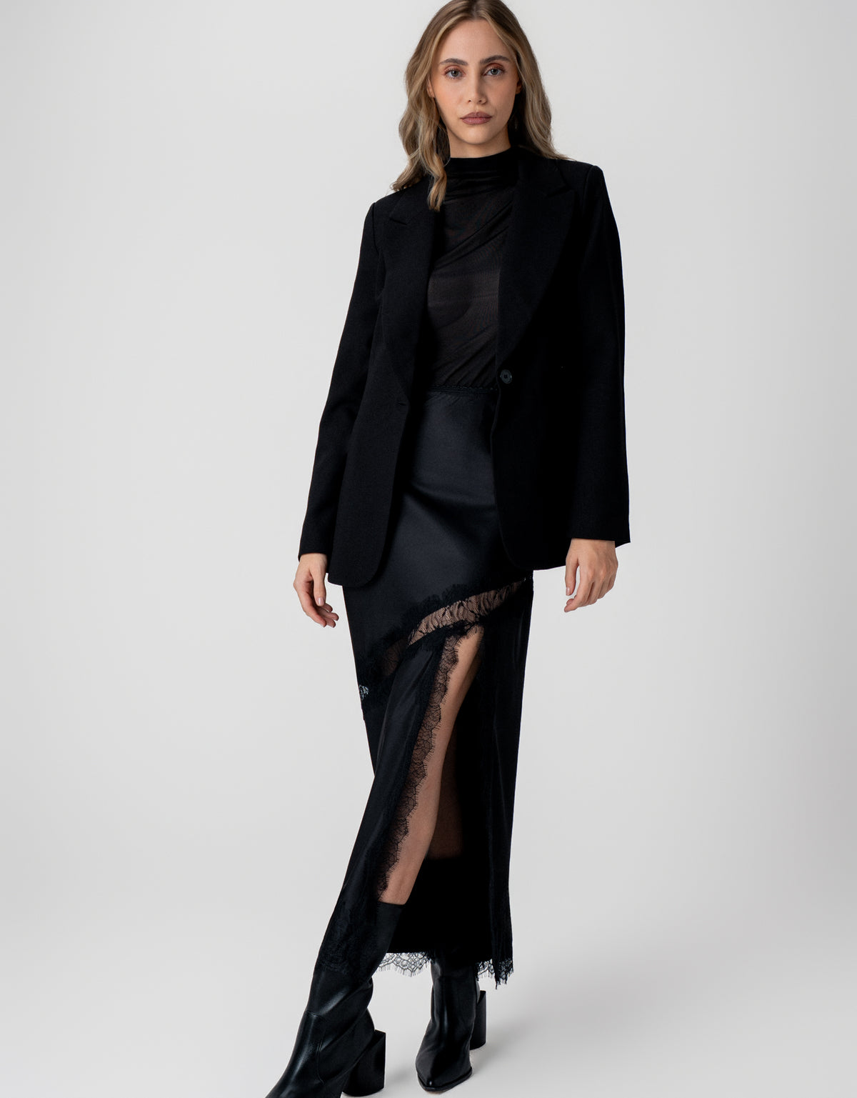 SAIA LIZIE MADRE REINA PRETO