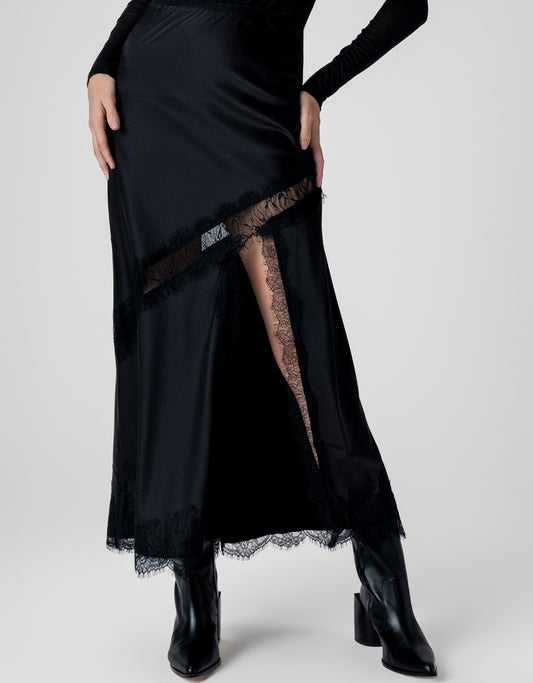 SAIA LIZIE MADRE REINA PRETO