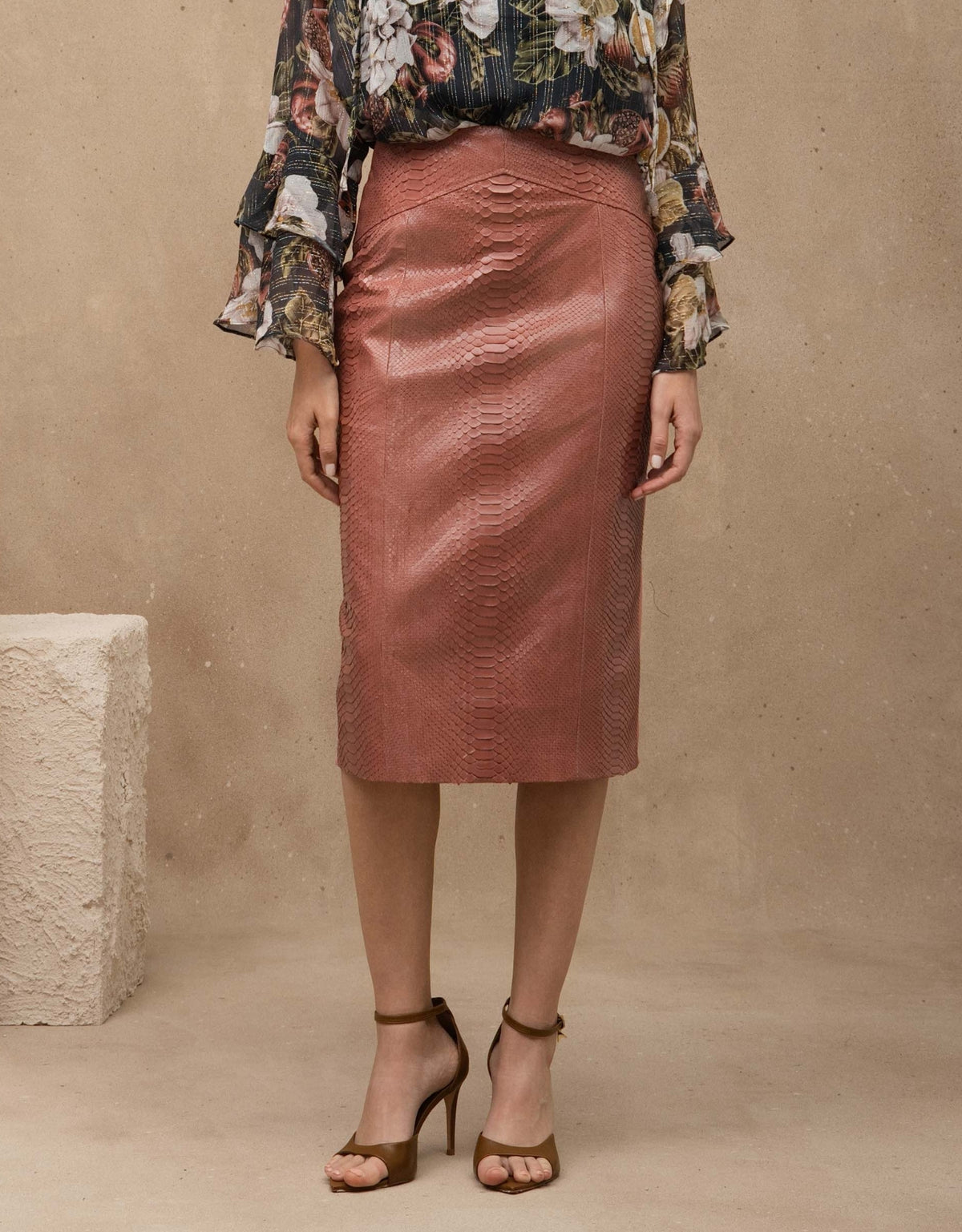 SAIA MADRE REINA PYTHON COM MALHA ROSA ROMÃ